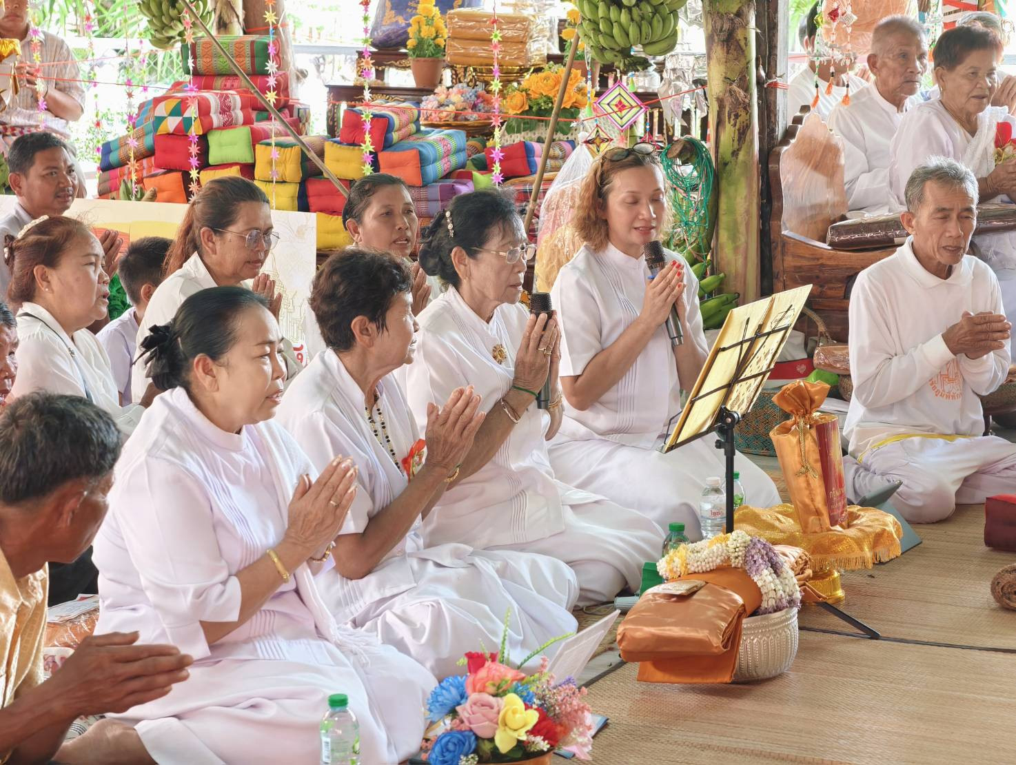 ภาพร่วมพิธีกรรมที่พักสงฆ์ส่างนกแก้ว