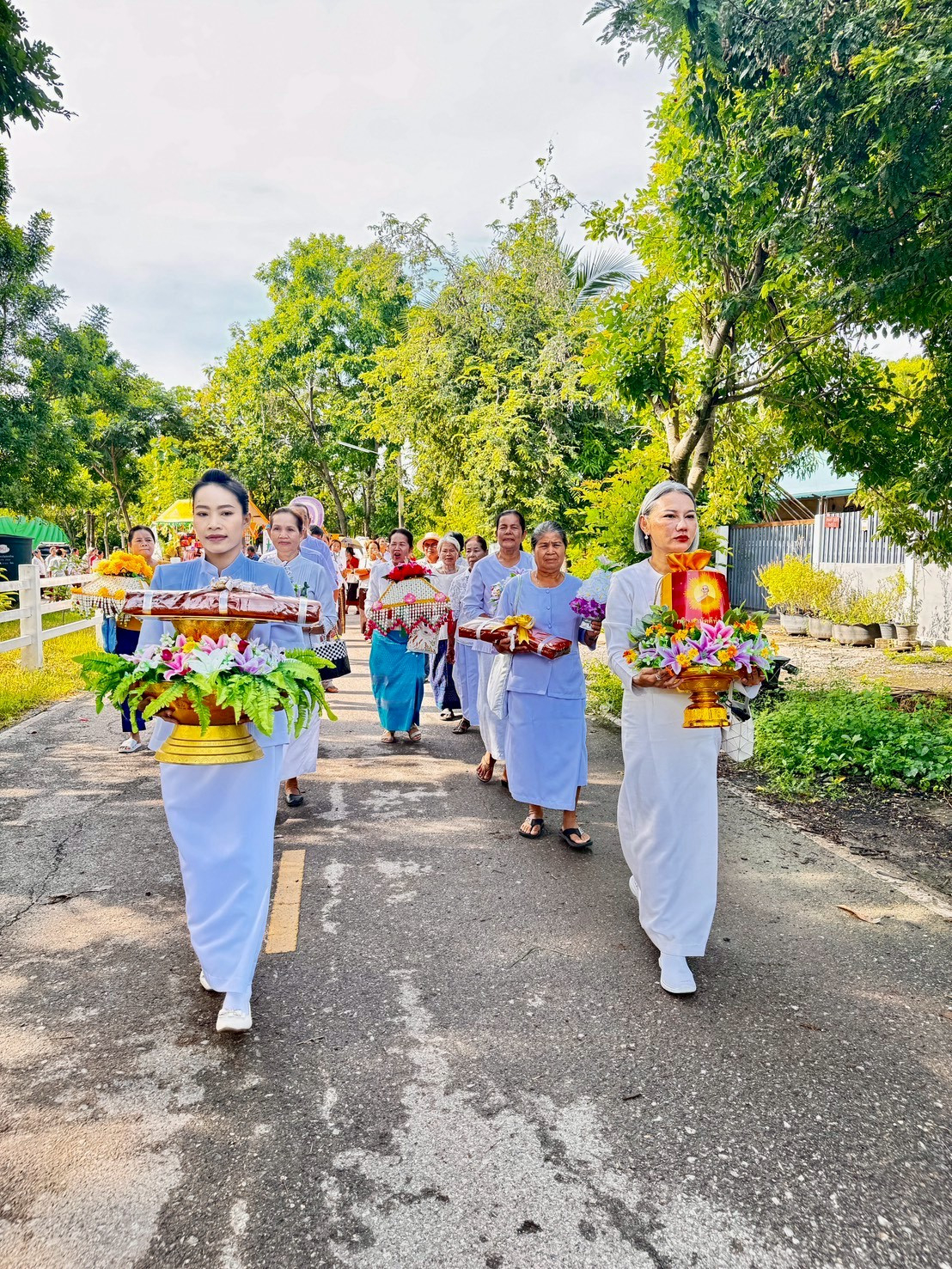 ภาพร่วมขบวนกฐินวัดตาลบ้านหนองดินดำ