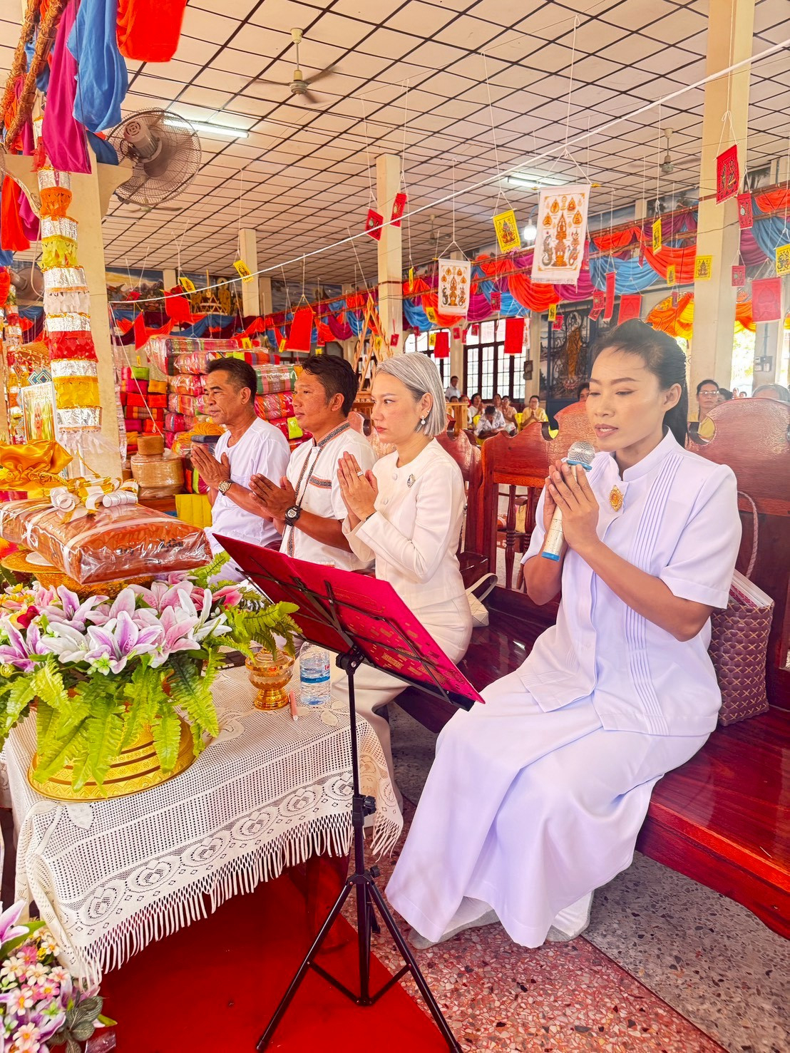 ภาพร่วมพิธีกรรมวัดตาลบ้านหนองดินดำ