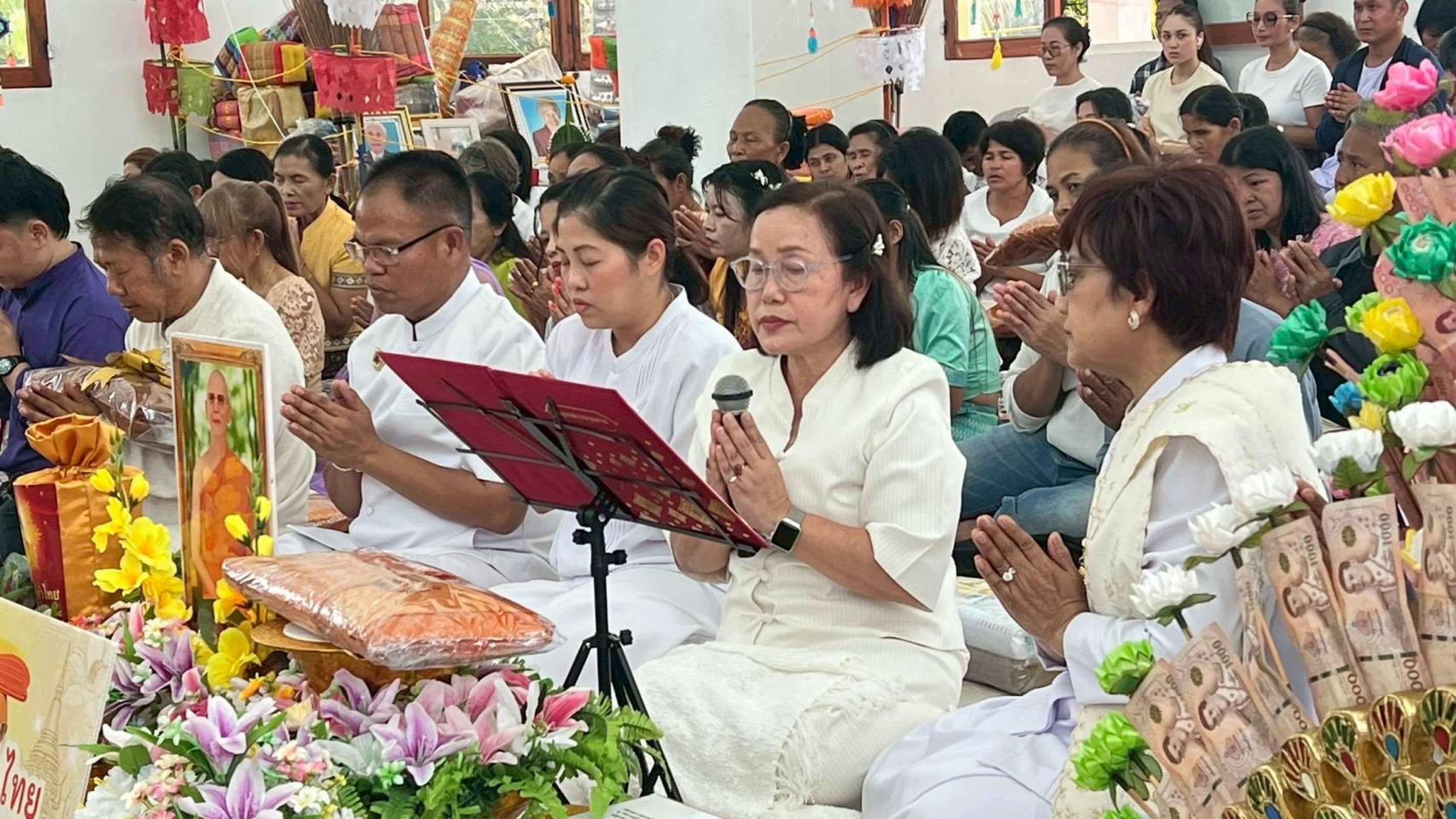 ภาพร่วมพิธีกรรมวัดป่าแสงสุรีย์