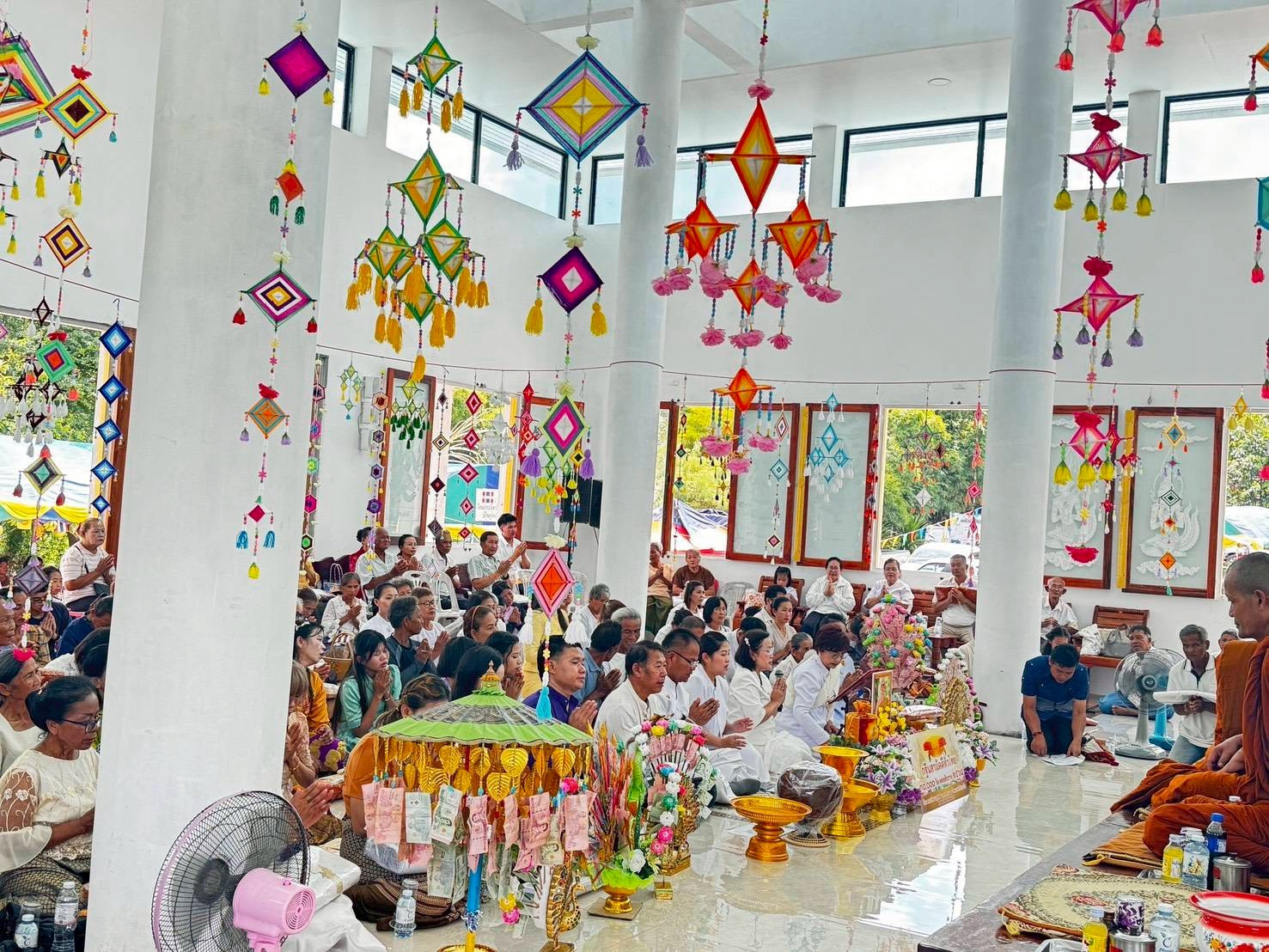 ภาพร่วมพิธีกรรมวัดป่าแสงสุรีย์