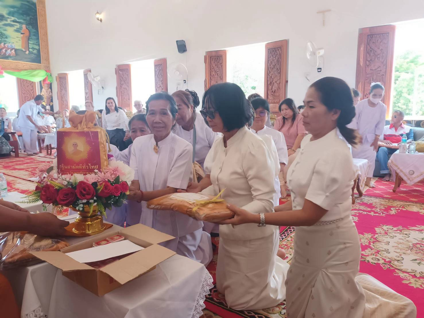 ภาพร่วมพิธีกรรมวัดโคกหินตั้ง