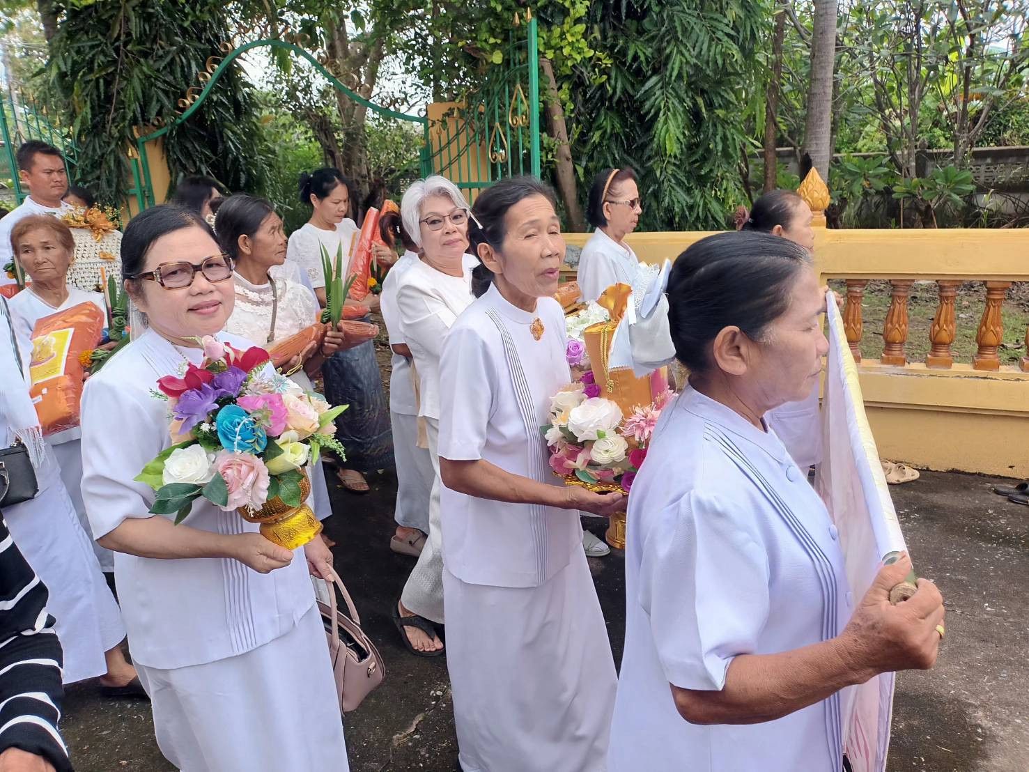 ภาพร่วมพิธีกรรมวัดท่ากูบ