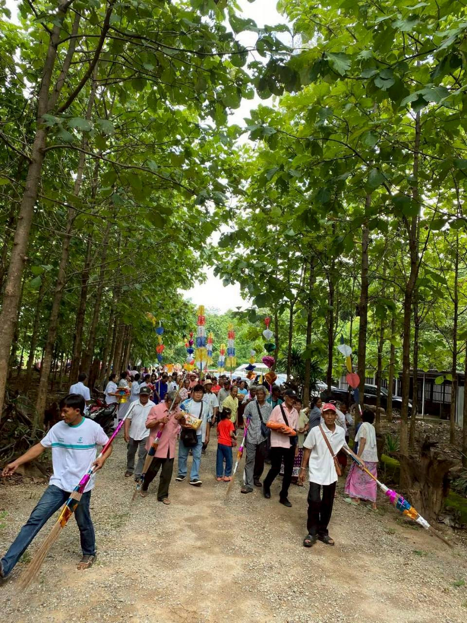 ภาพร่วมพิธีกรรมวัดหนองประดู่