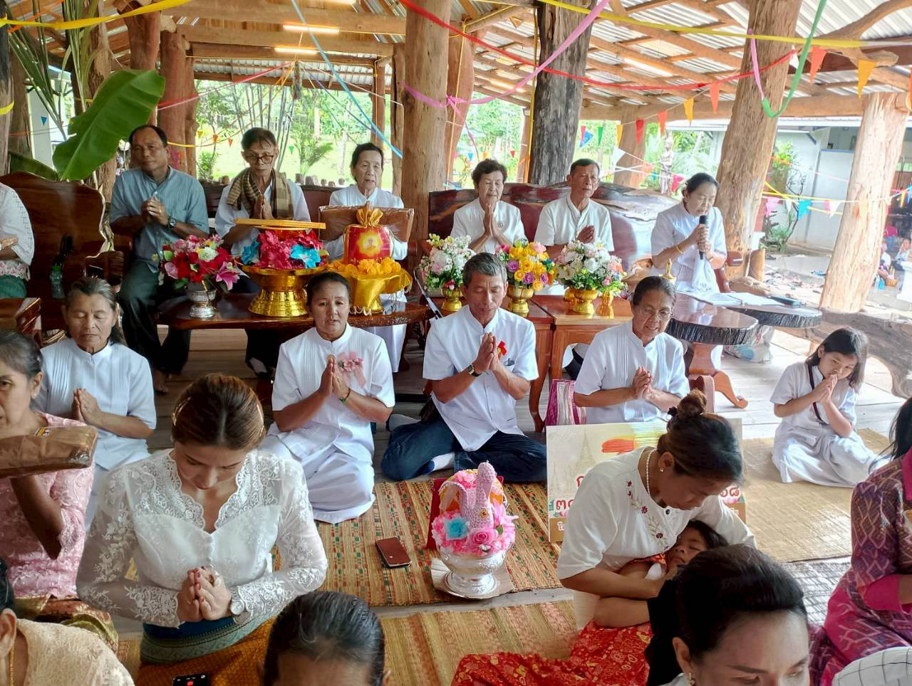 ภาพร่วมพิธีกรรมวัดหนองประดู่