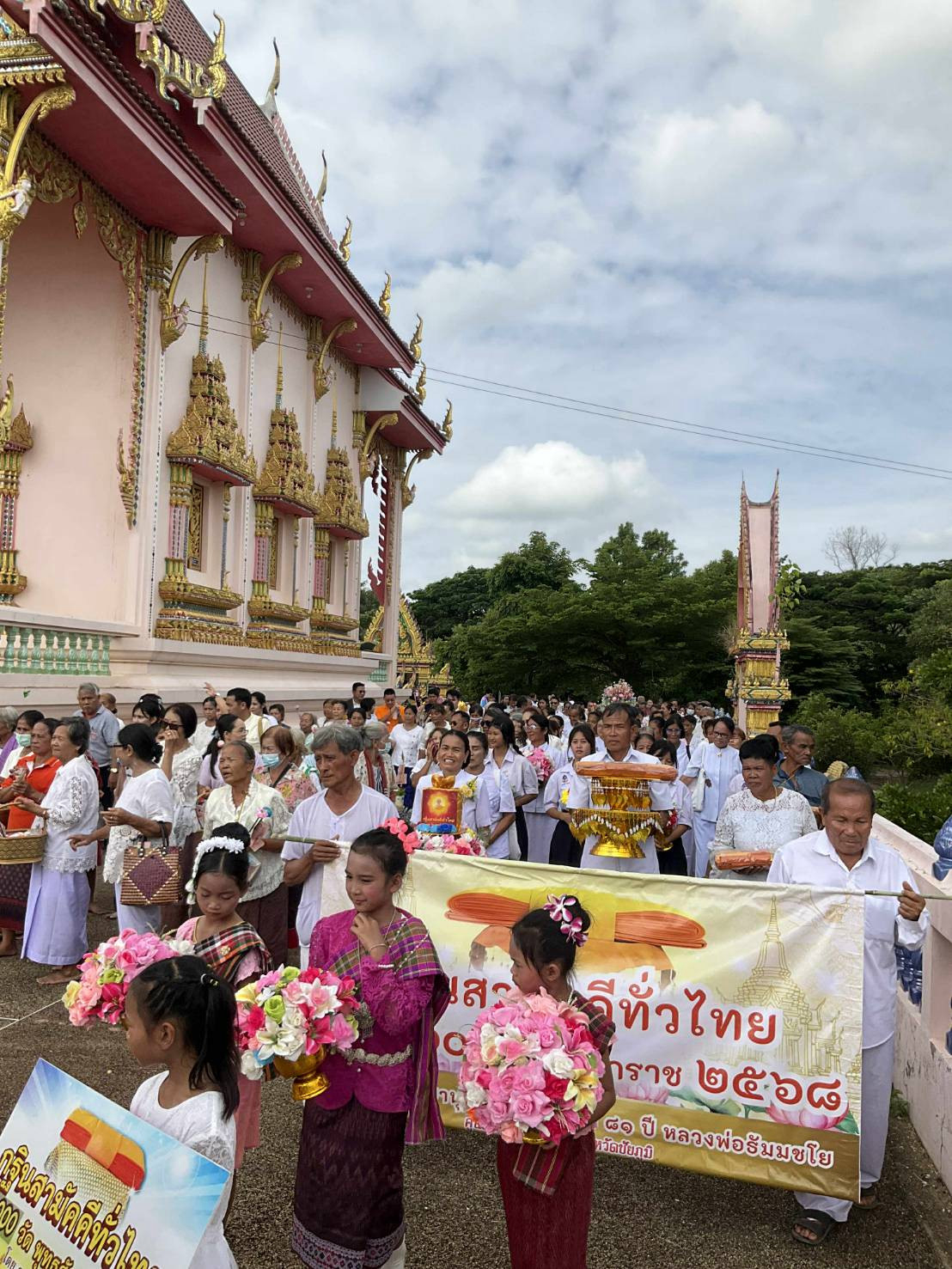 ภาพร่วมขบวนกฐินวัดปทุมทอง(บ้านหนองแหน)