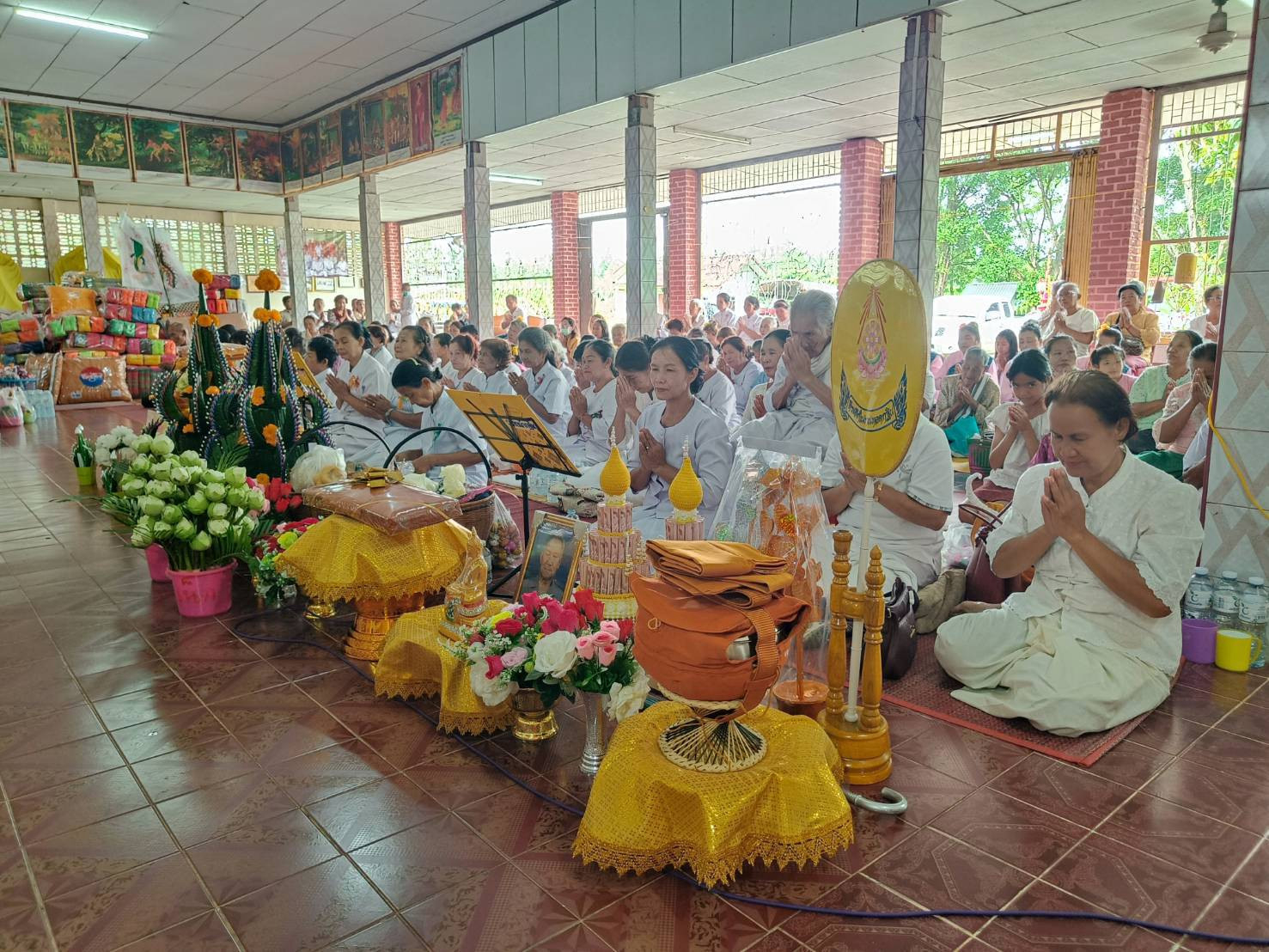 ภาพร่วมพิธีกรรมวัดทุ่งสว่างวนาราม