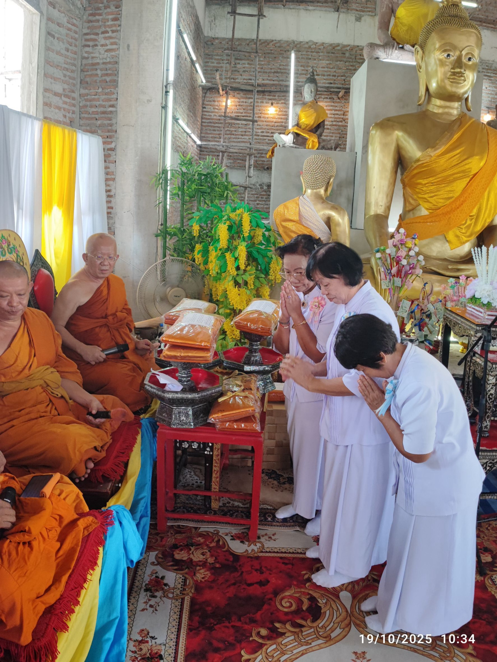 ภาพร่วมพิธีกรรมวัดเกาะเกรียง