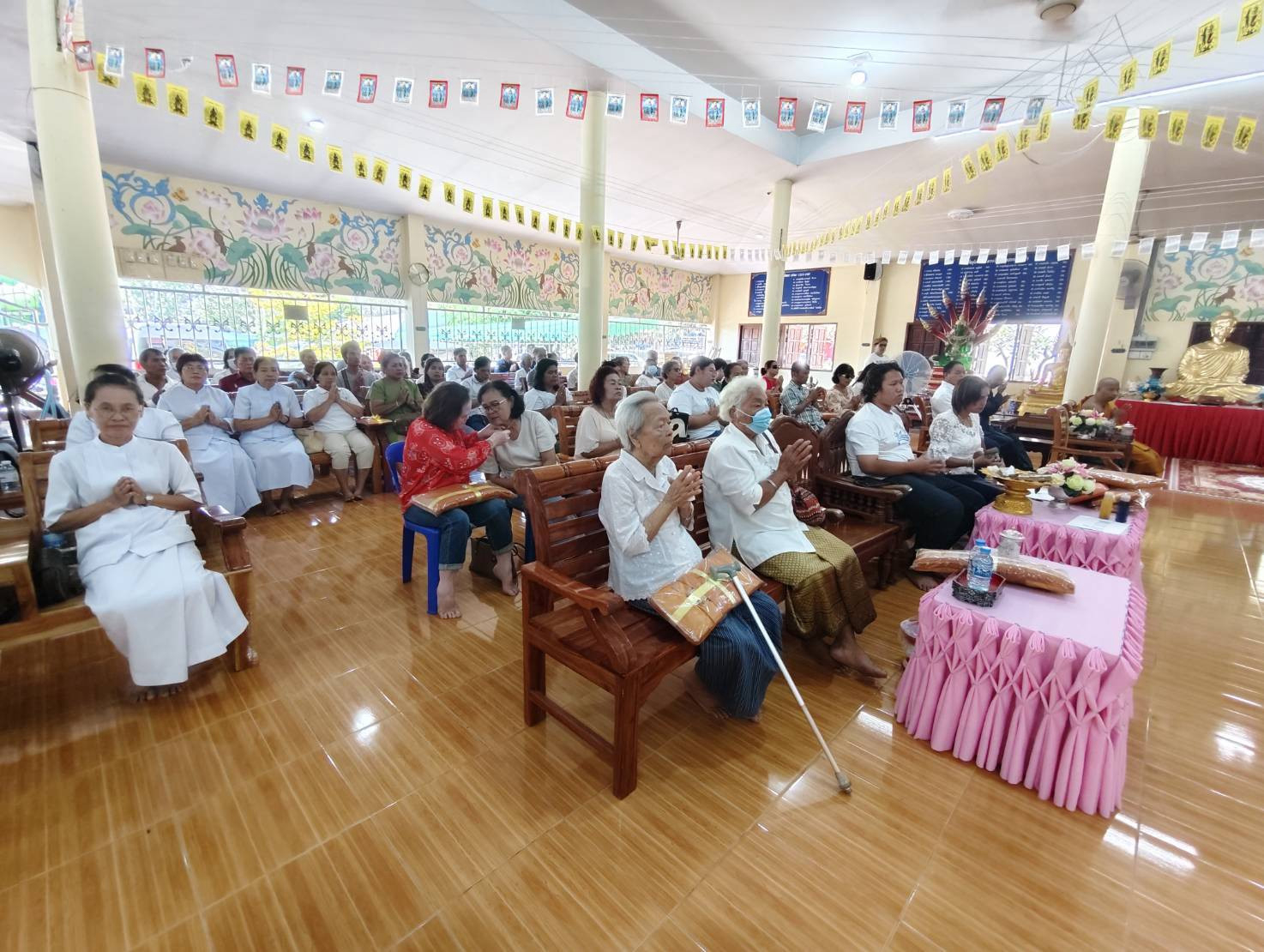 ภาพร่วมพิธีกรรมวัดเขาตะพง