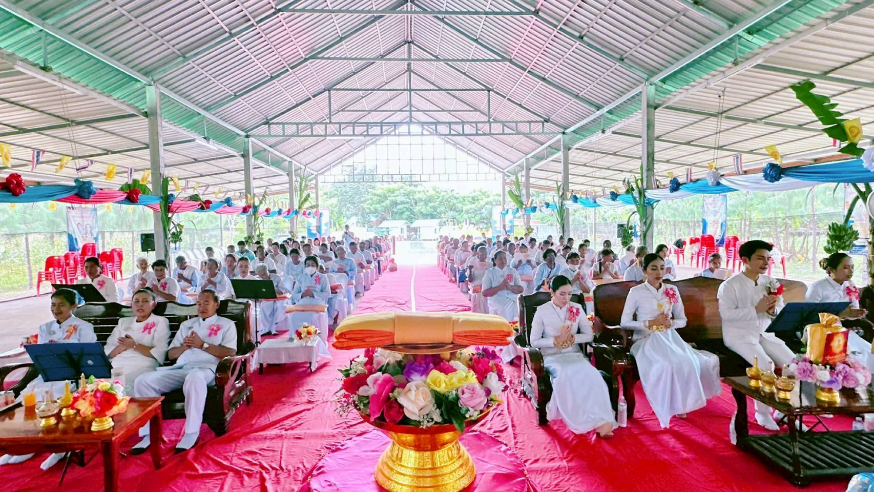 ภาพร่วมพิธีกรรมศูนย์ปฏิบัติธรรมพระพุทธมงคลแก้ว