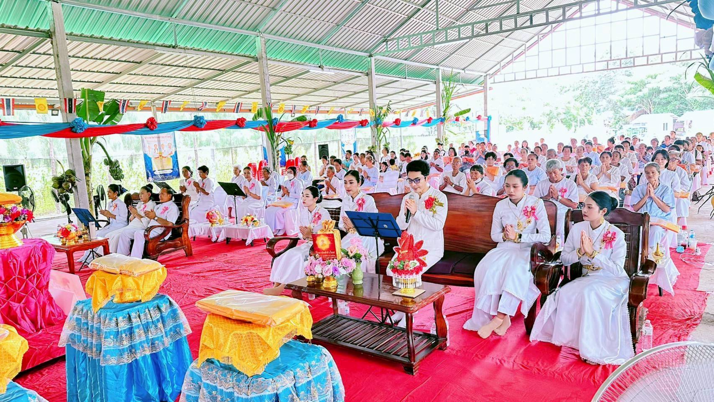 ภาพร่วมพิธีกรรมศูนย์ปฏิบัติธรรมพระพุทธมงคลแก้ว