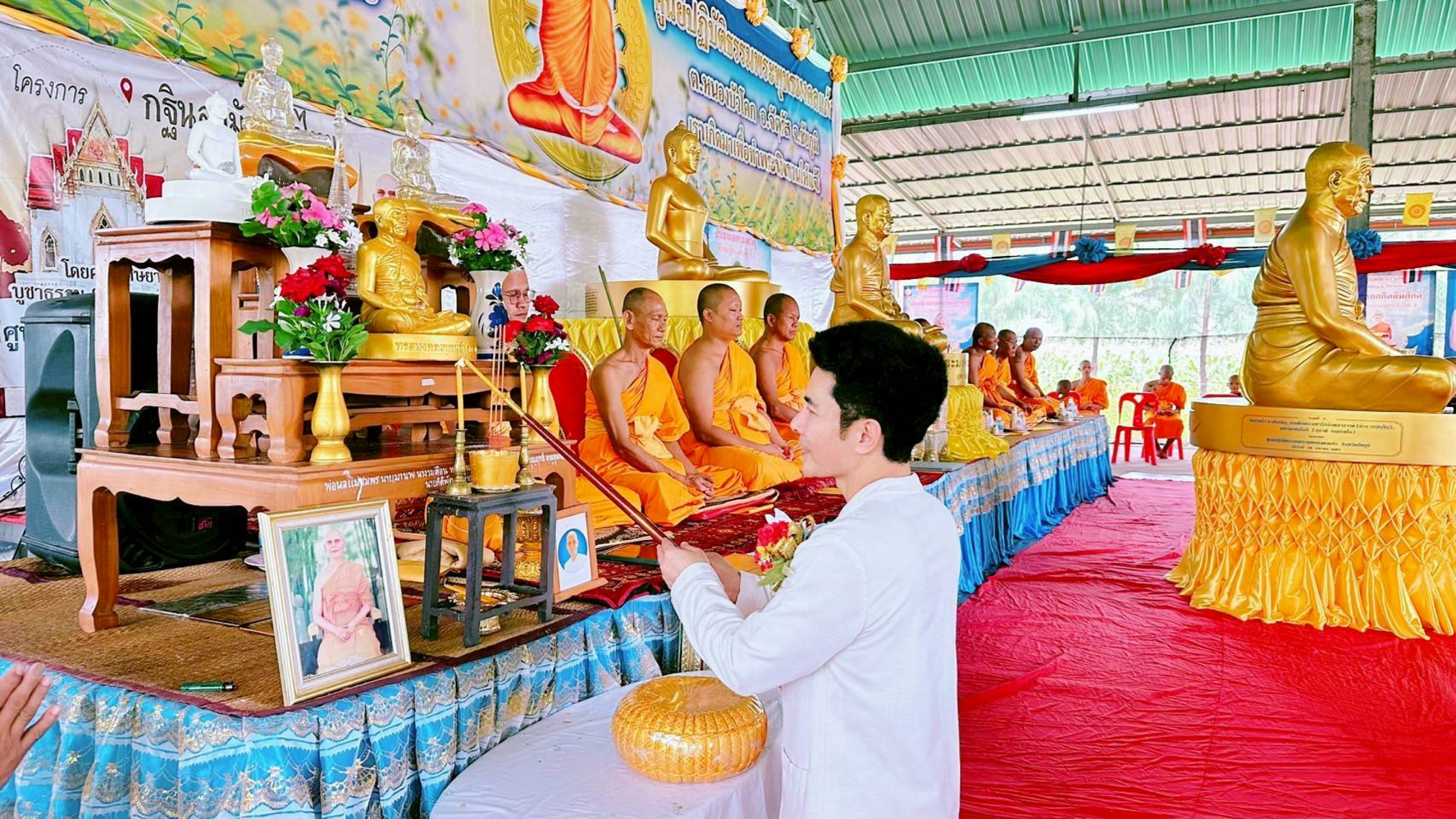 ภาพร่วมพิธีกรรมศูนย์ปฏิบัติธรรมพระพุทธมงคลแก้ว