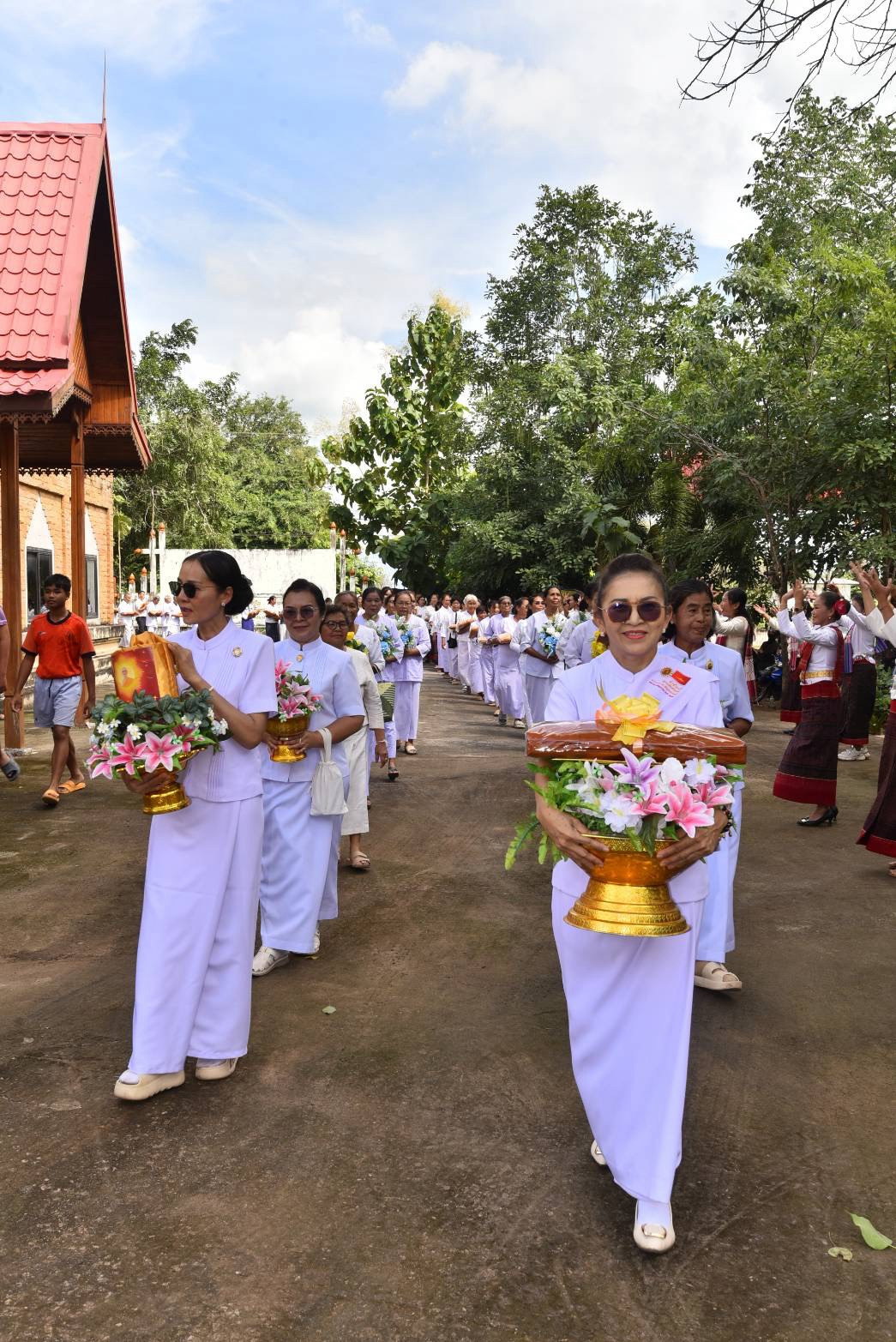 ภาพร่วมขบวนกฐินวัดป่าหนองดินดำ