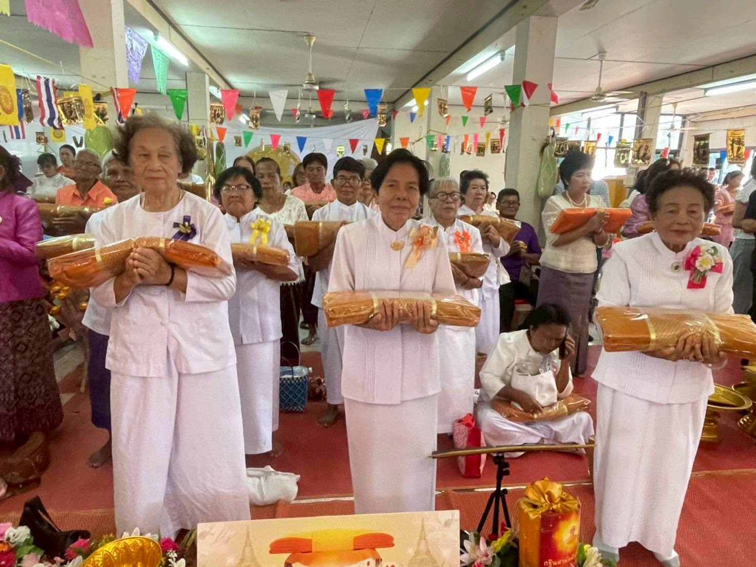 ภาพร่วมพิธีกรรมวัดชีชุมพร