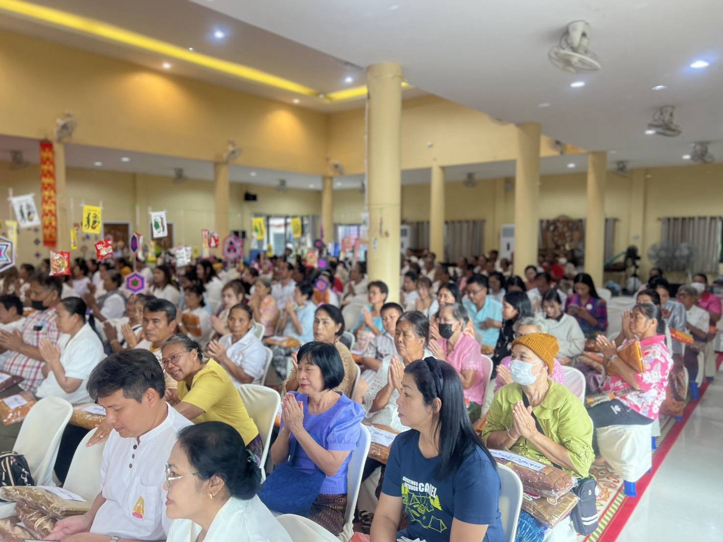ภาพร่วมพิธีกรรมวัดห้วยหินฝน