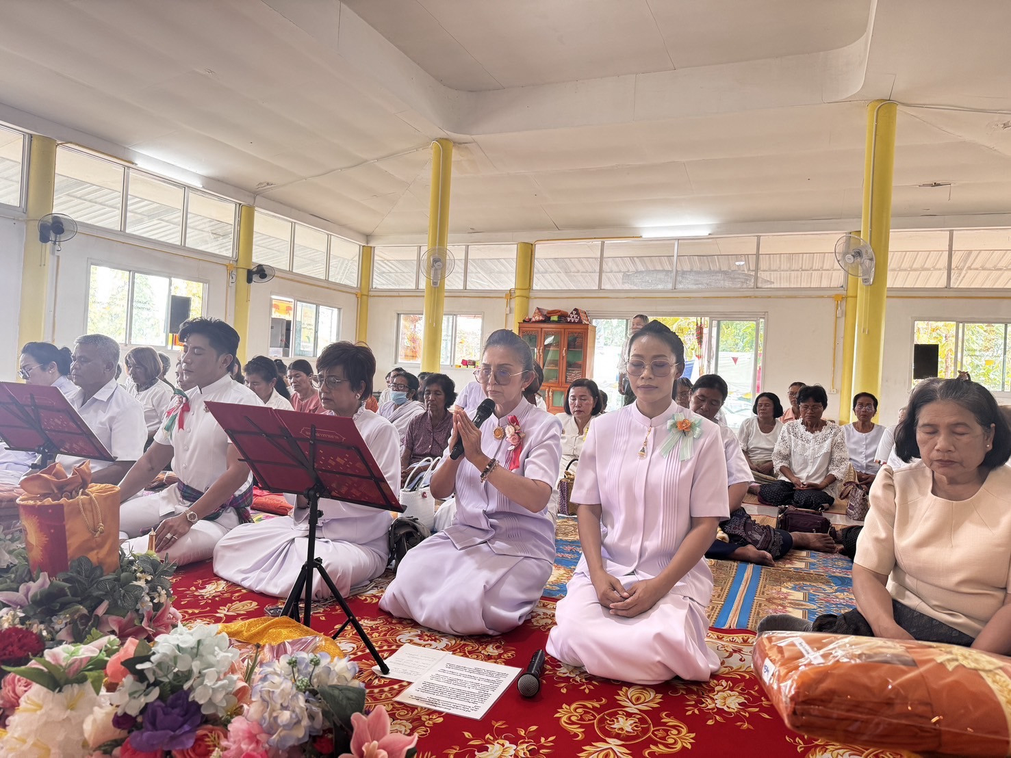 ภาพร่วมพิธีกรรมวัดศรีมงคล