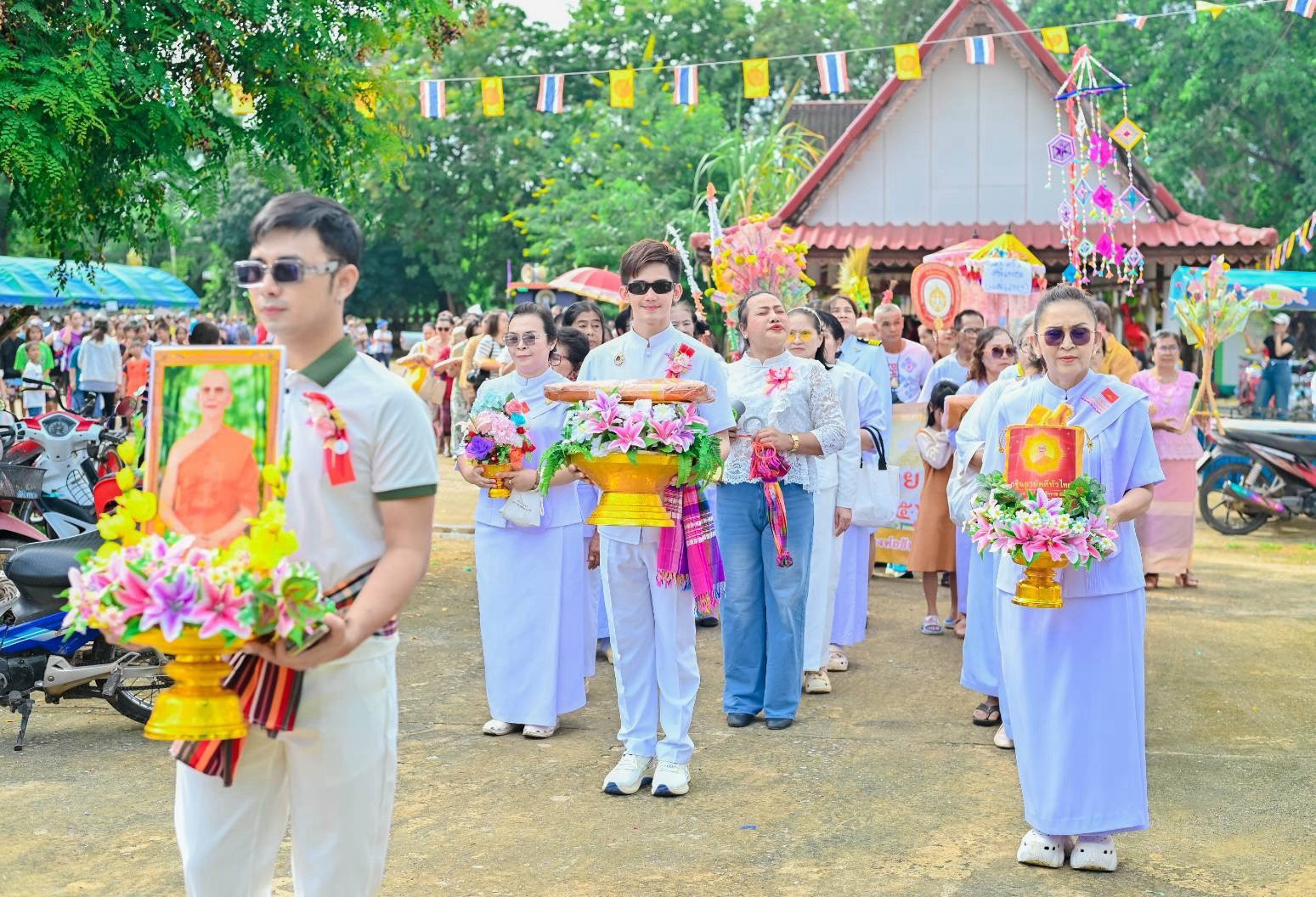 ภาพร่วมขบวนกฐินวัดโนนธาตุงาม