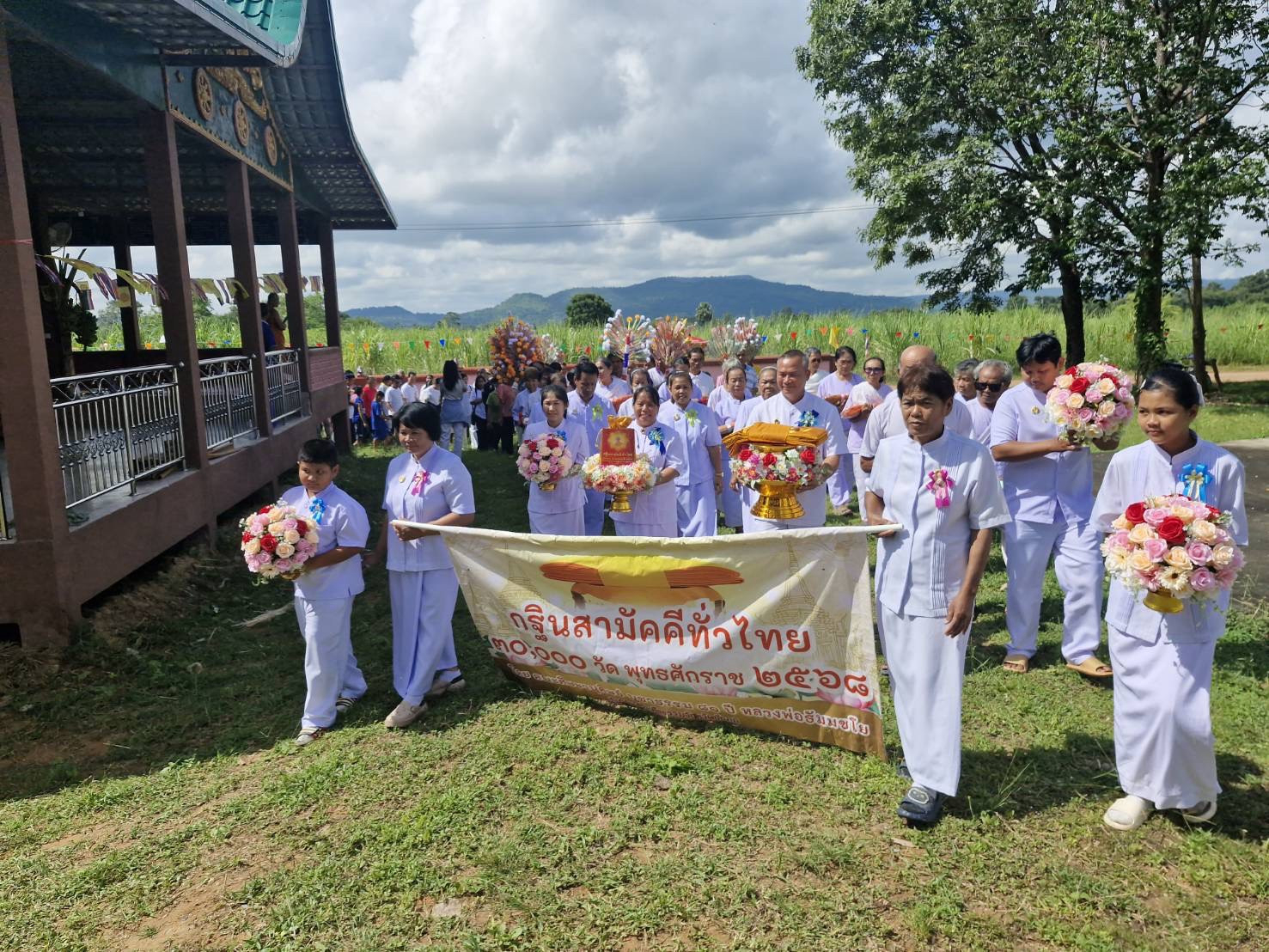 ภาพร่วมขบวนกฐินวัดโชคสัมพันธ์