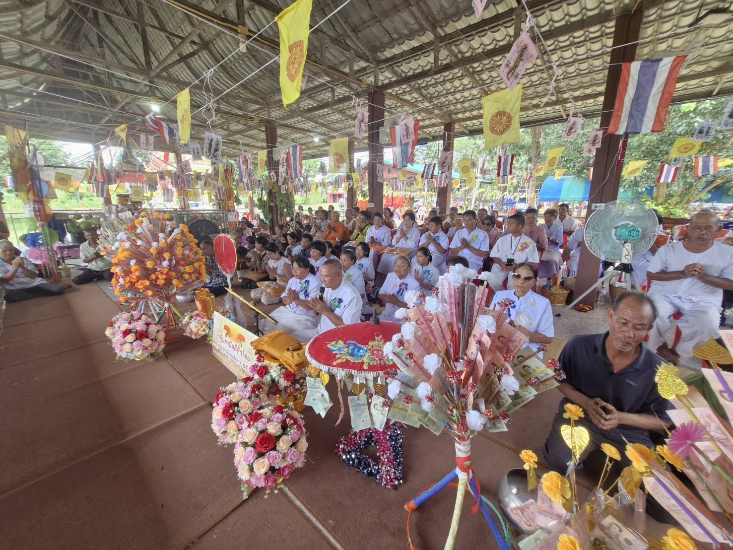 ภาพร่วมพิธีกรรมวัดโชคสัมพันธ์