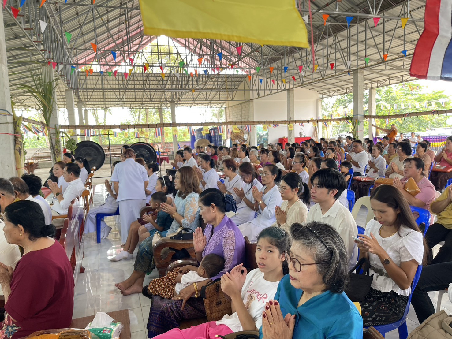 ภาพร่วมพิธีกรรมวัดละหานค่าย