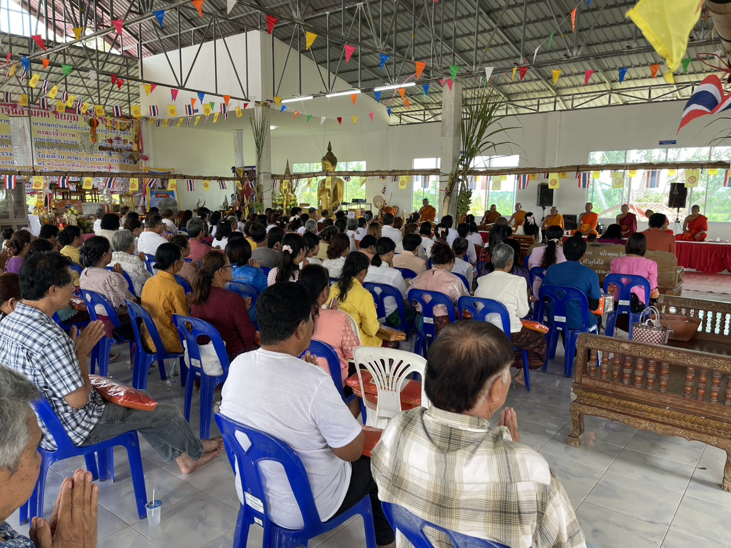 ภาพร่วมพิธีกรรมวัดละหานค่าย