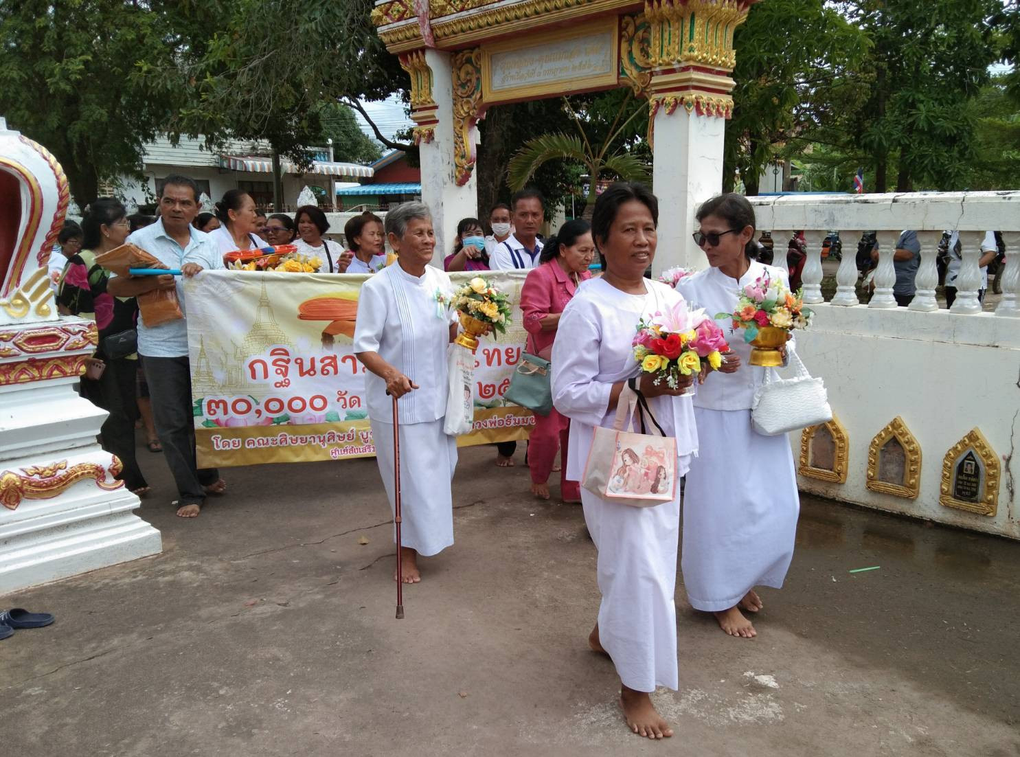 ภาพร่วมขบวนกฐินวัดเลียบน้ำไหล