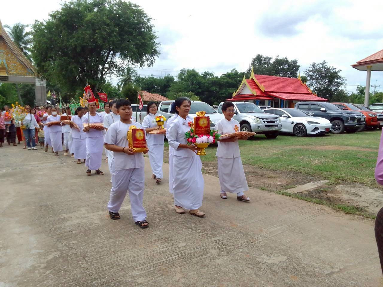 ภาพร่วมขบวนกฐินวัดโพธิ์ล้อม