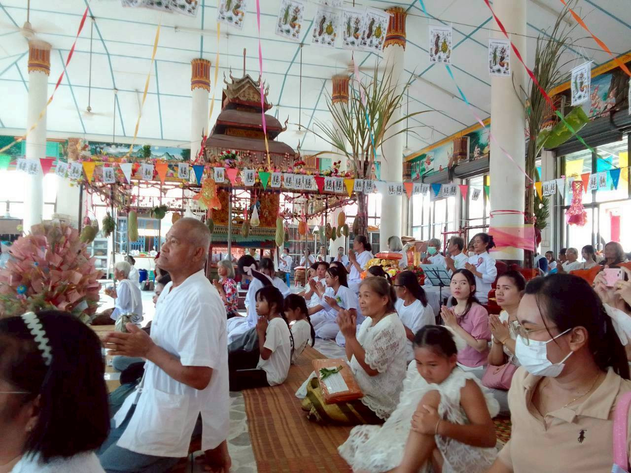 ภาพร่วมพิธีกรรมวัดโพธิ์ล้อม