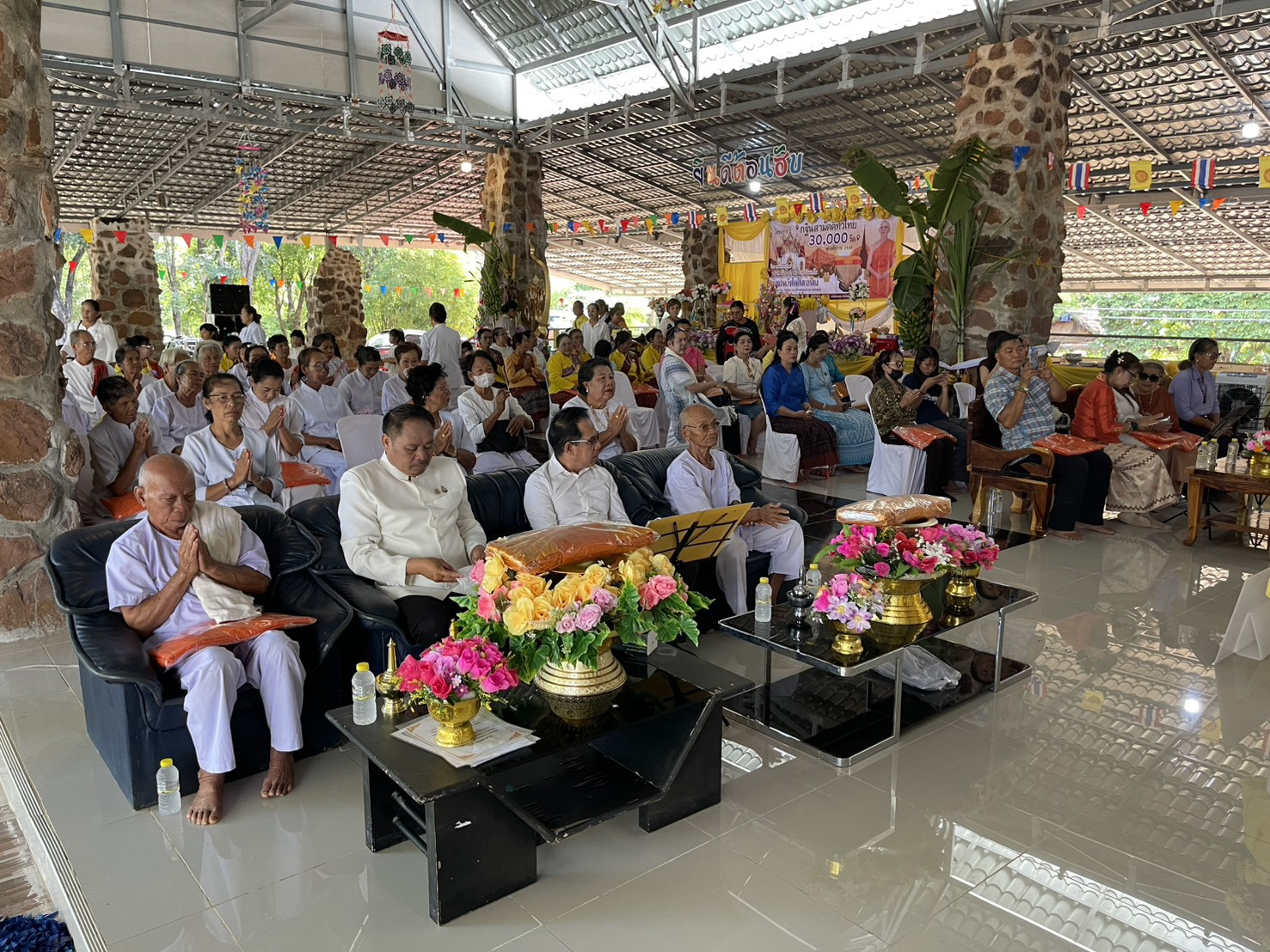 ภาพร่วมพิธีกรรมวัดป่าพนังไหศิลาอาสน์