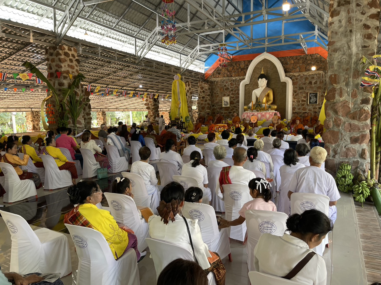 ภาพร่วมพิธีกรรมวัดป่าพนังไหศิลาอาสน์