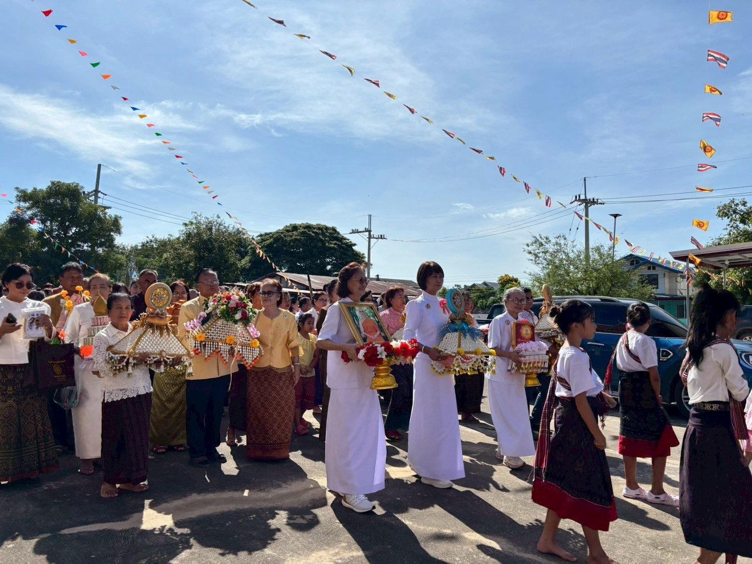 ภาพร่วมพิธีกรรมวัดประทุมวัน