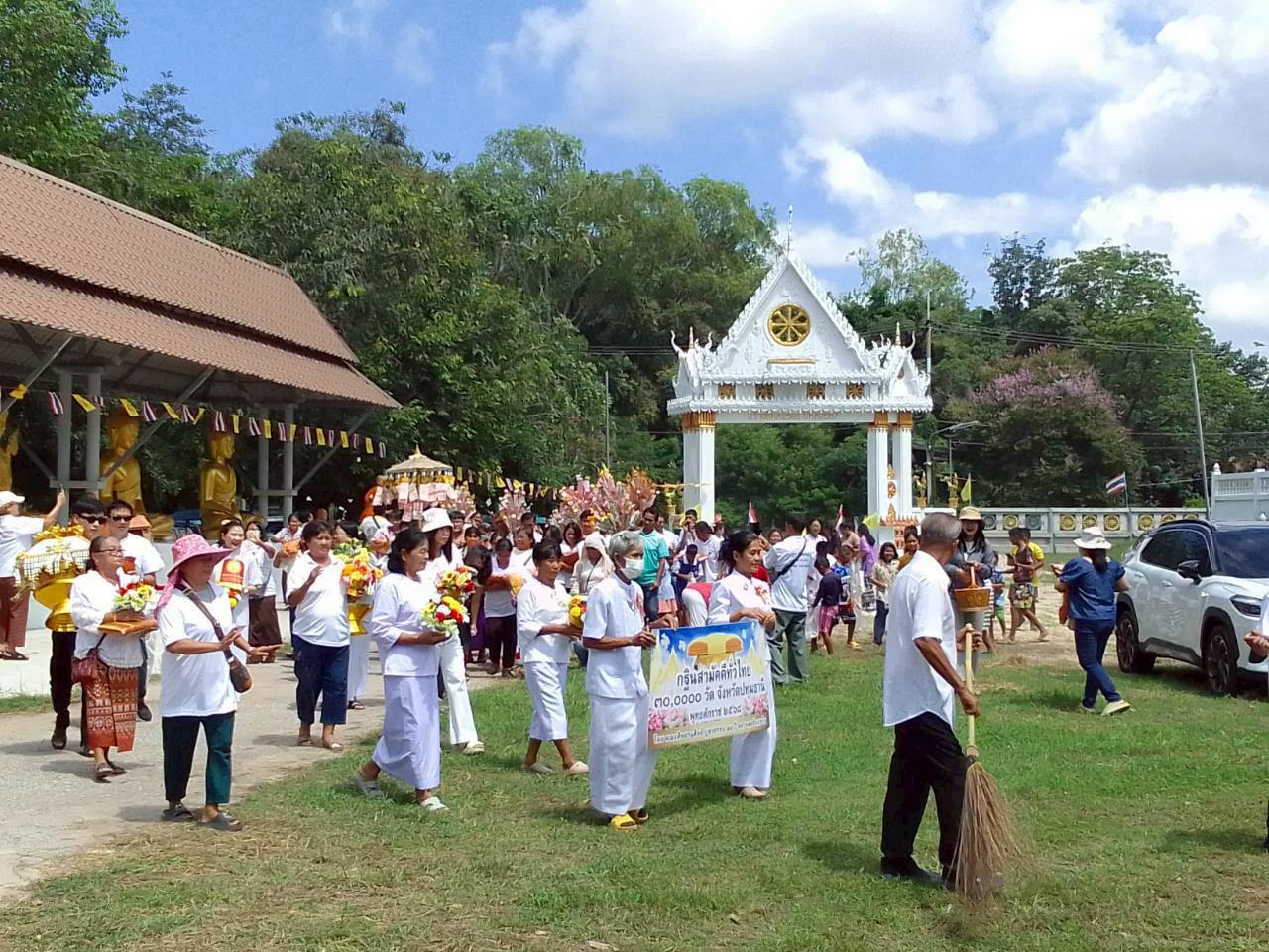ภาพร่วมขบวนกฐินวัดดอนละนาม