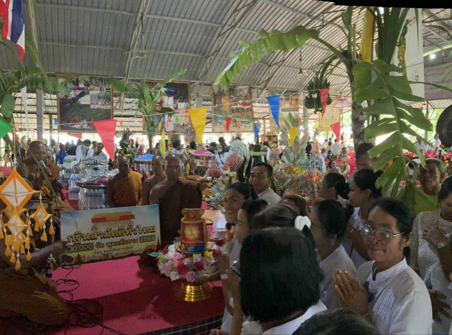 ภาพร่วมพิธีกรรมวัดหนองไผ่ล้อม