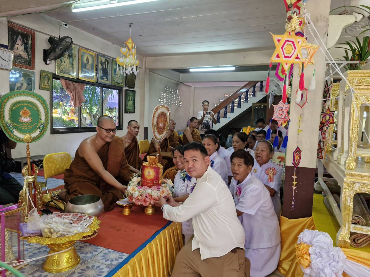 ภาพการถวายปัจจัยวัดป่าข้าว