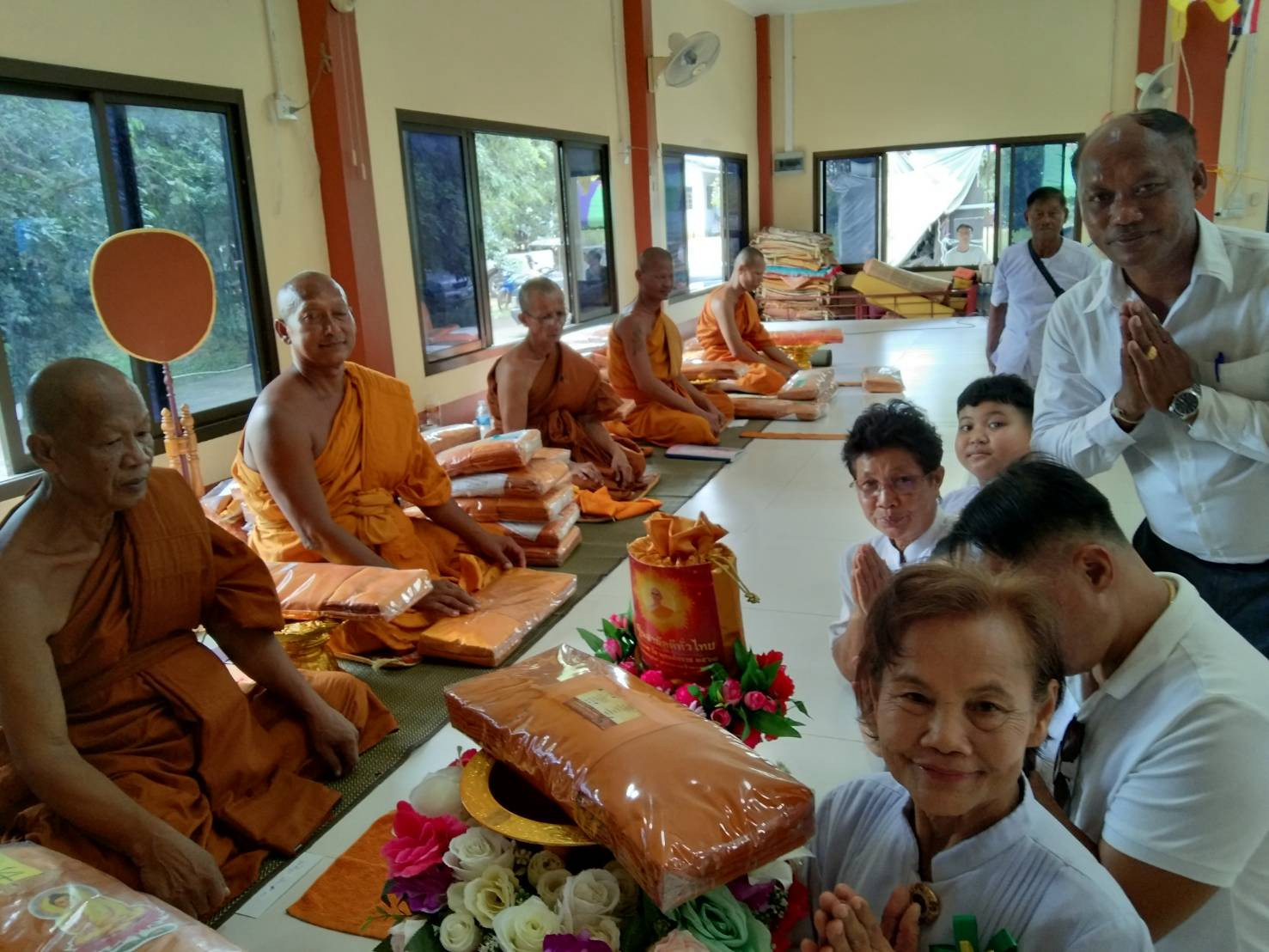 ภาพการถวายปัจจัยสำนักสงฆ์ทามจาน