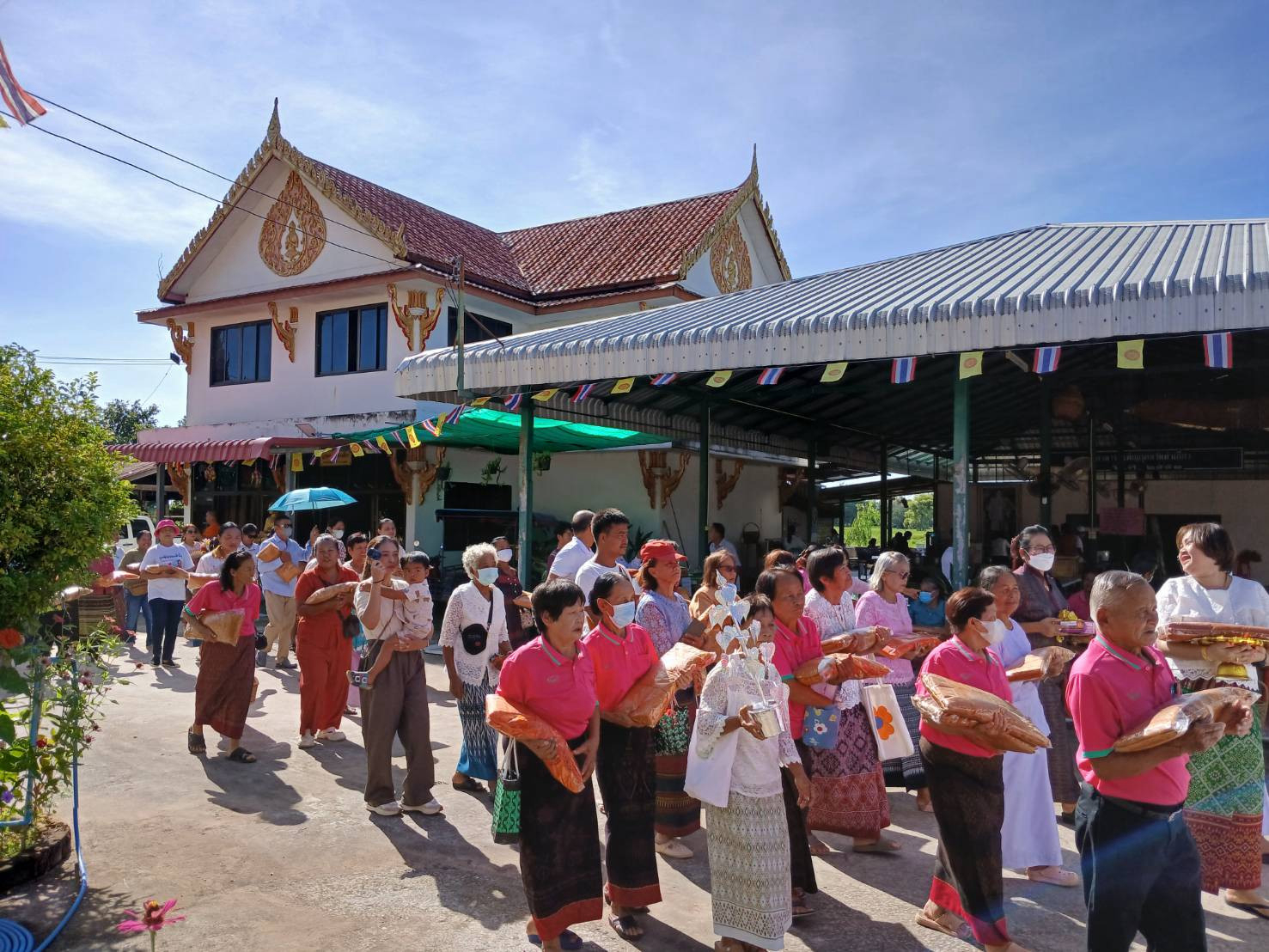 ภาพร่วมพิธีกรรมวัดท่าเสี้ยว