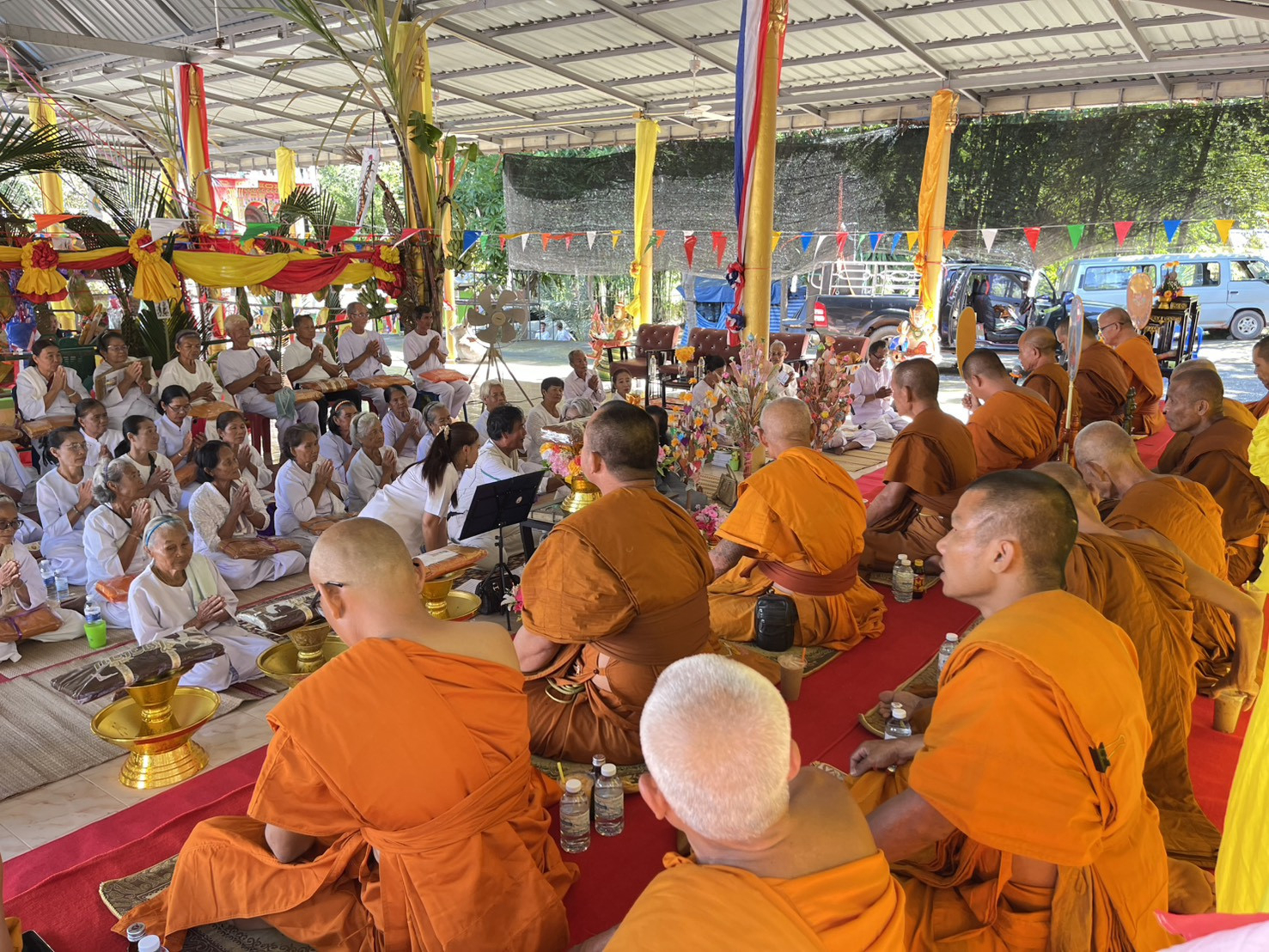 ภาพร่วมพิธีกรรมวัดบ้านภูเขาทอง