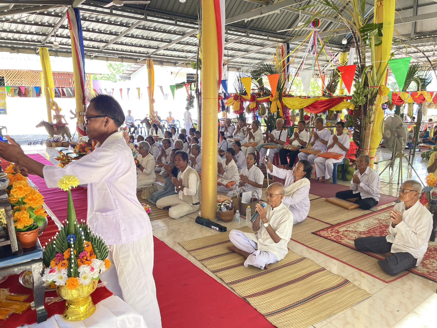 ภาพร่วมพิธีกรรมวัดบ้านภูเขาทอง