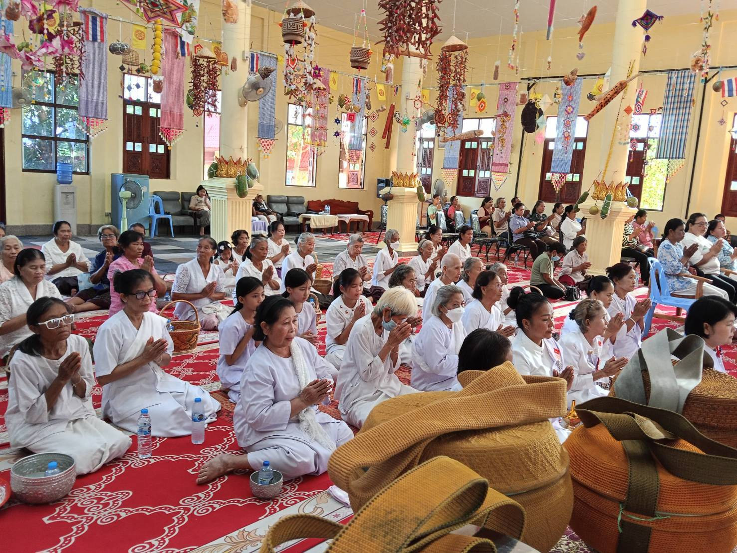 ภาพร่วมพิธีกรรมวัดสว่าง