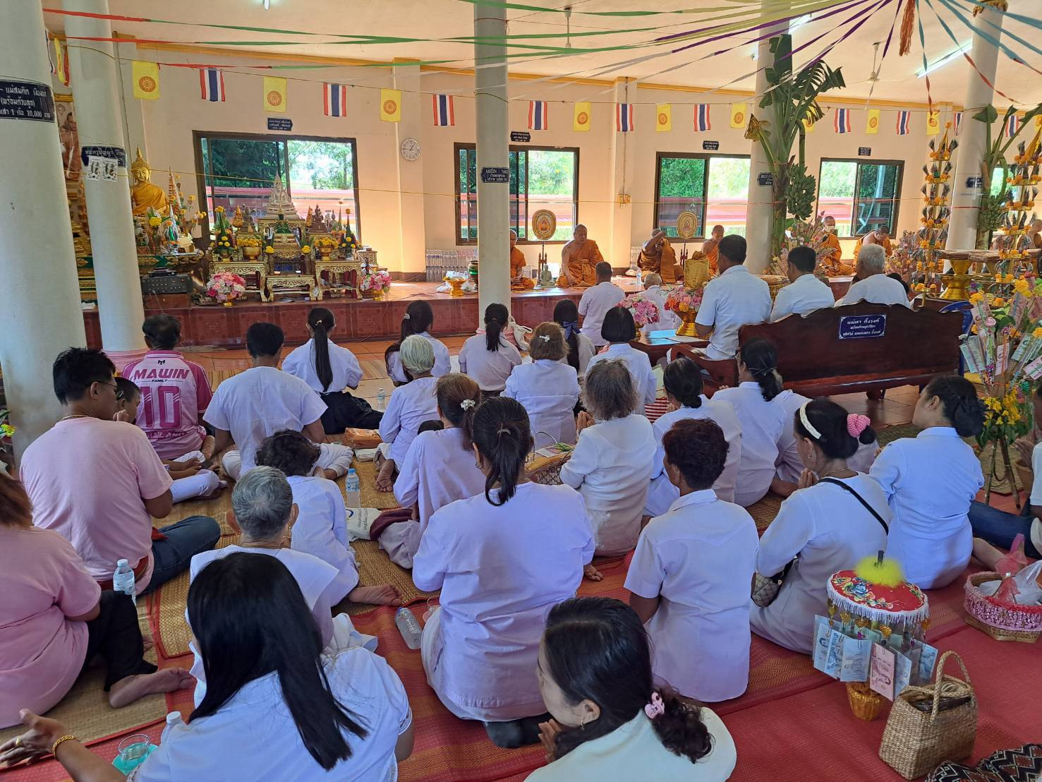 ภาพร่วมพิธีกรรมวัดหนองกระทุ่ม