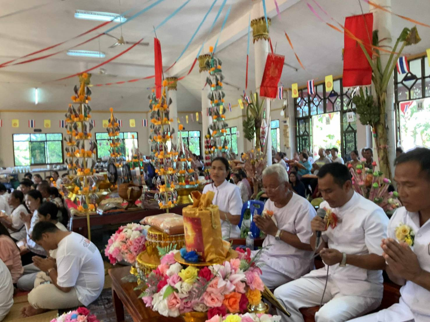 ภาพร่วมพิธีกรรมวัดหนองกระทุ่ม