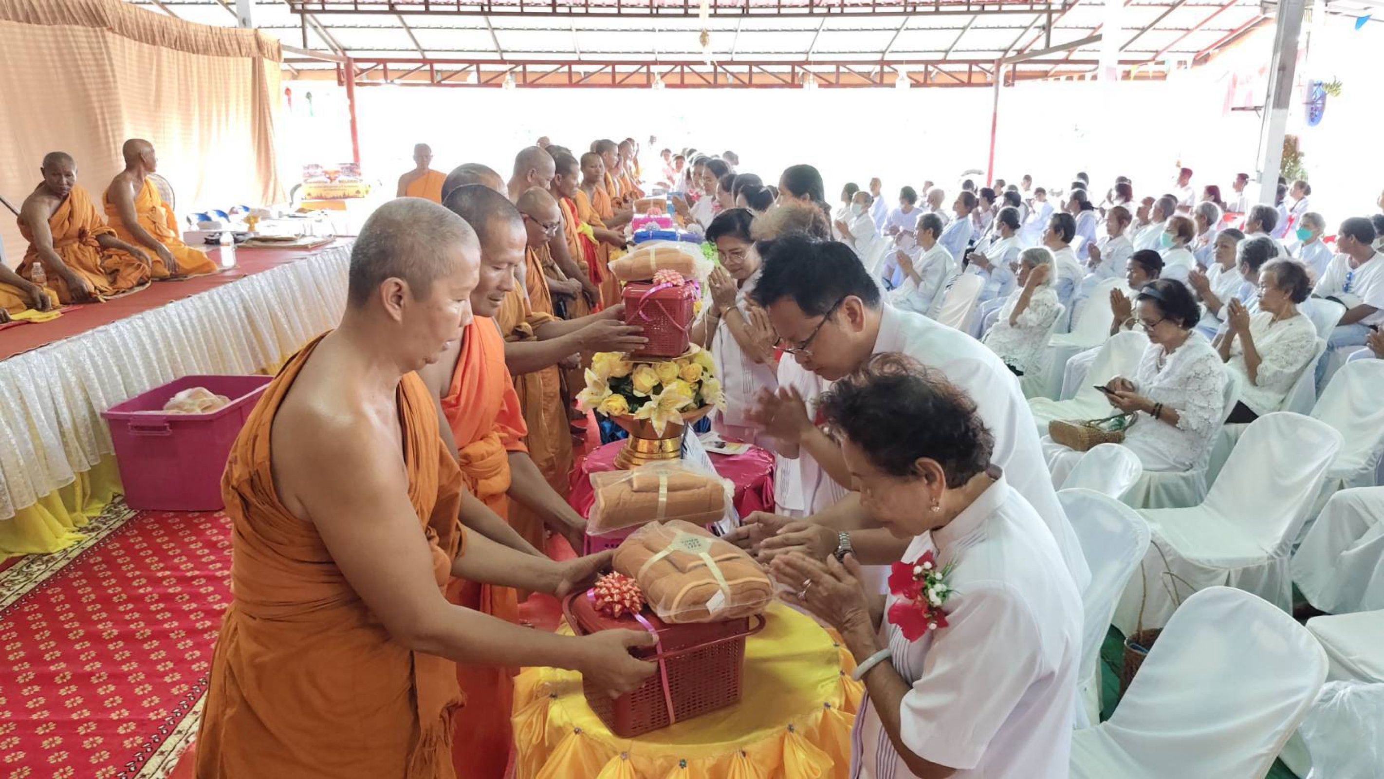 ภาพร่วมพิธีกรรมศูนย์ปฏิบัติธรรมพุทธรักษา