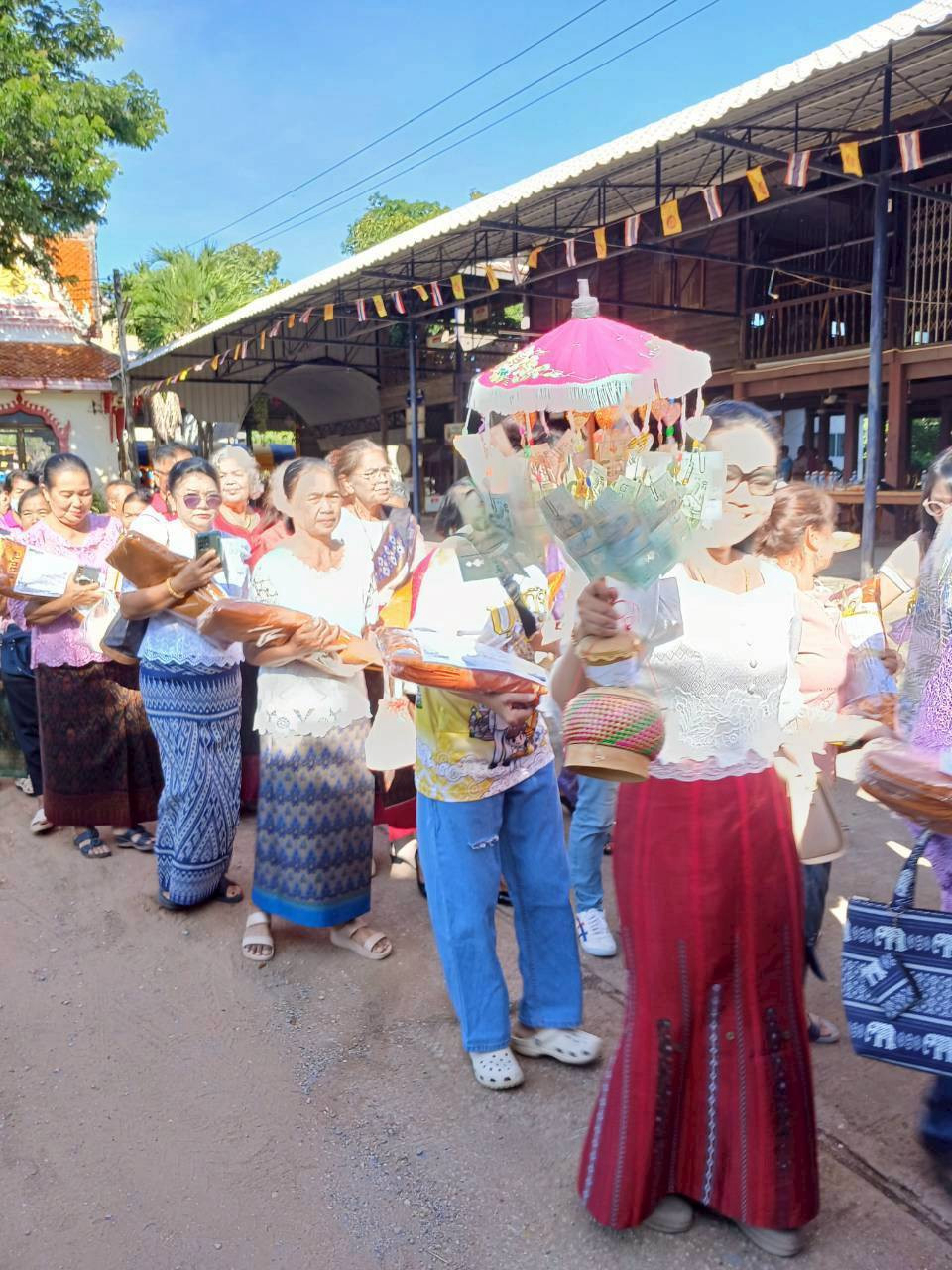 ภาพร่วมพิธีกรรมวัดโพธิ์ศรี