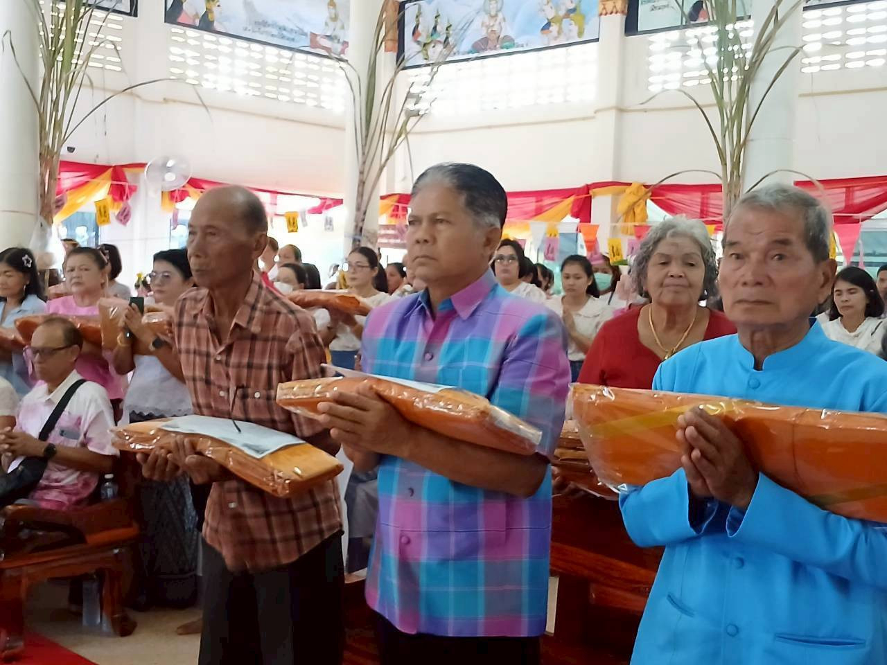 ภาพร่วมพิธีกรรมวัดโพธิ์ศรี