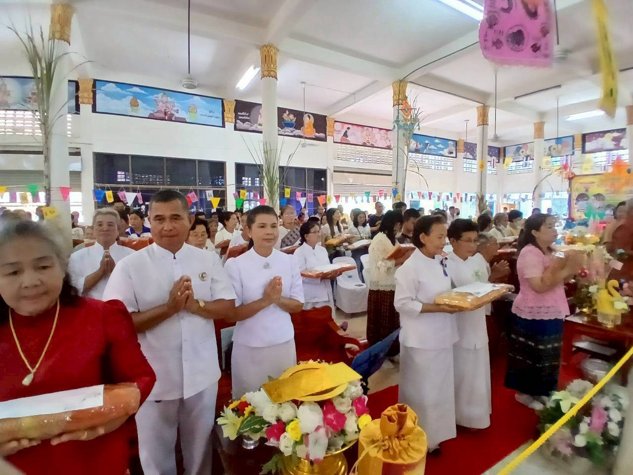 ภาพร่วมพิธีกรรมวัดโพธิ์ศรี