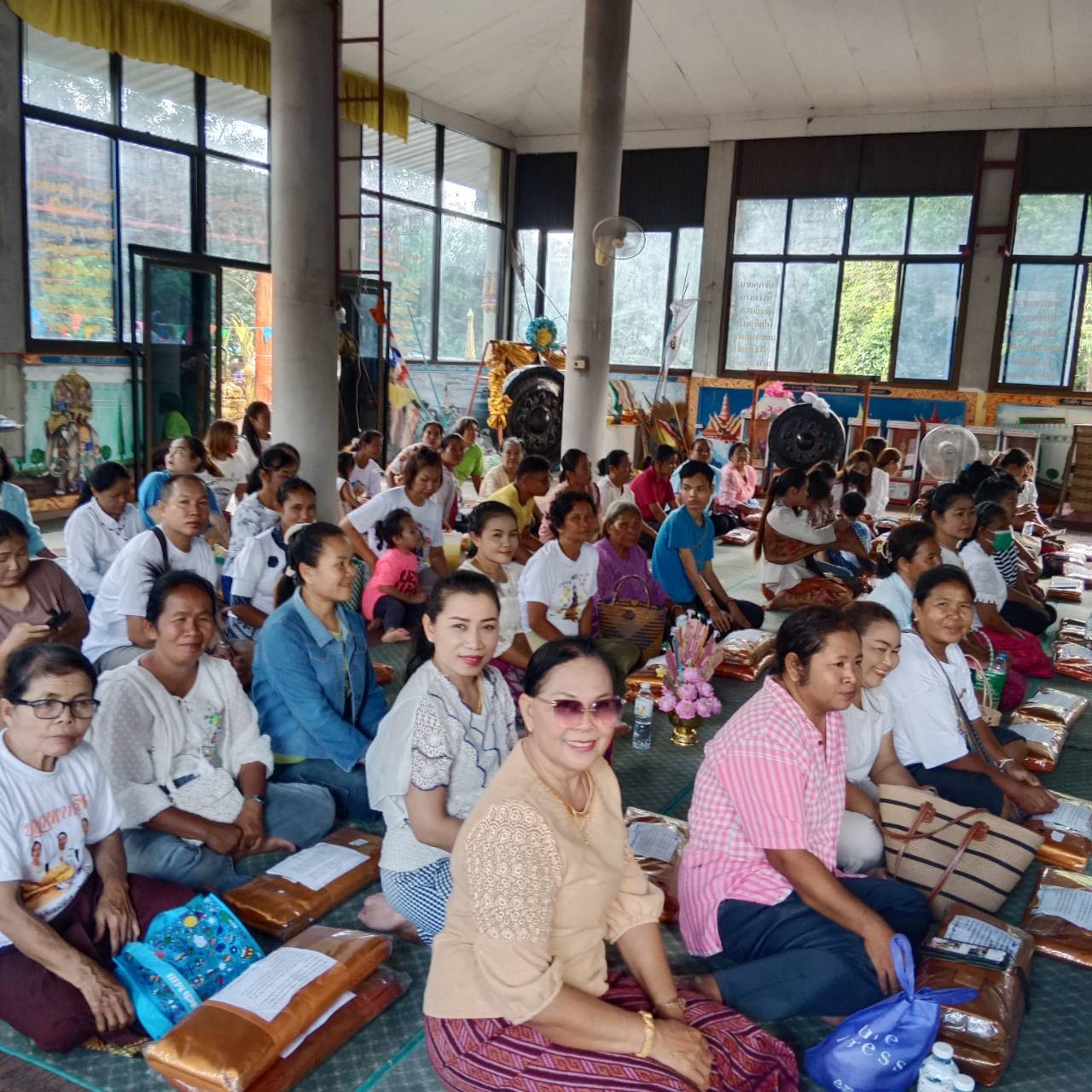 ภาพร่วมพิธีกรรมวัดพระธาตุแก้งกอย
