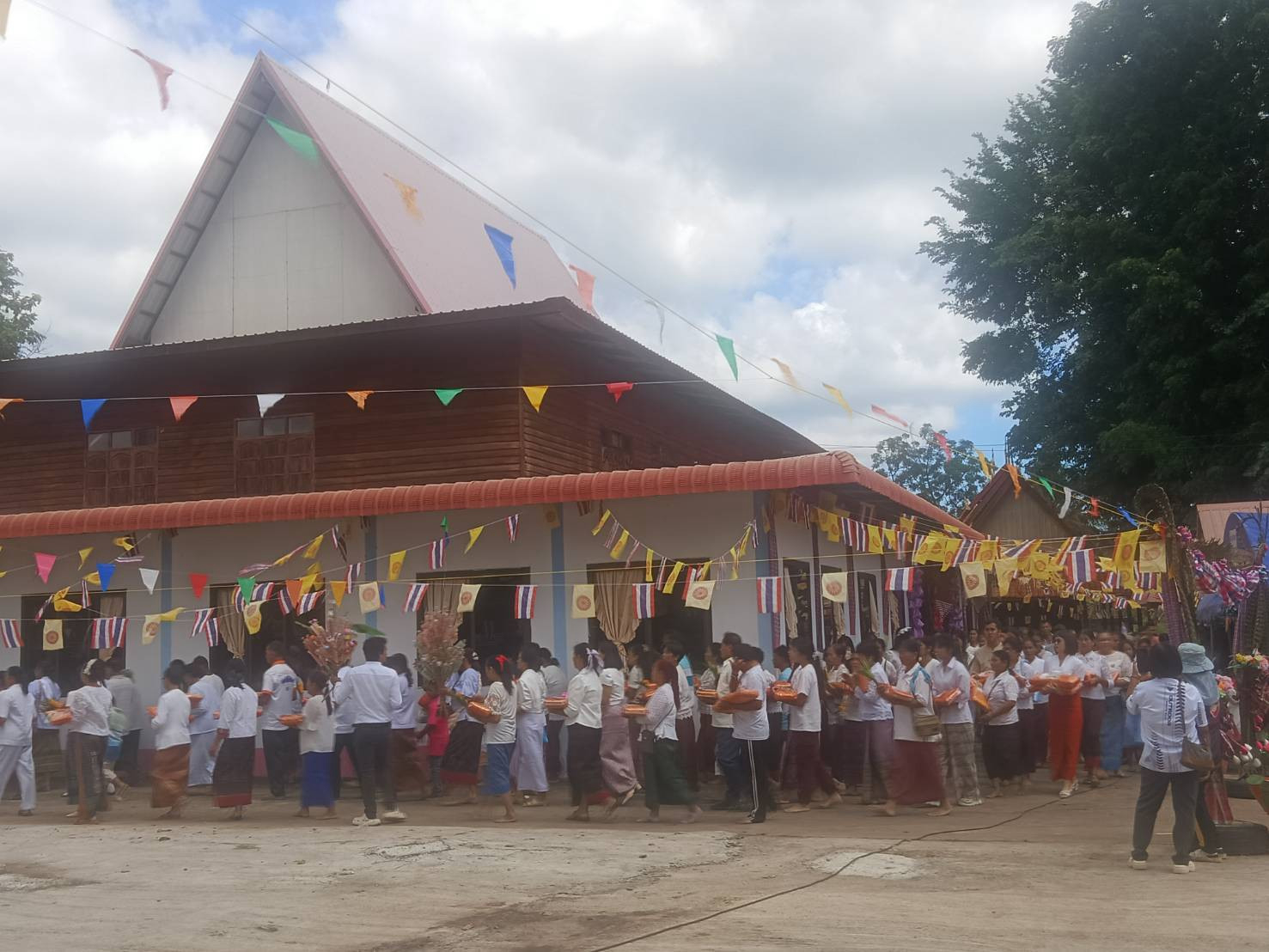 ภาพร่วมพิธีกรรมวัดโพธิ์สัย