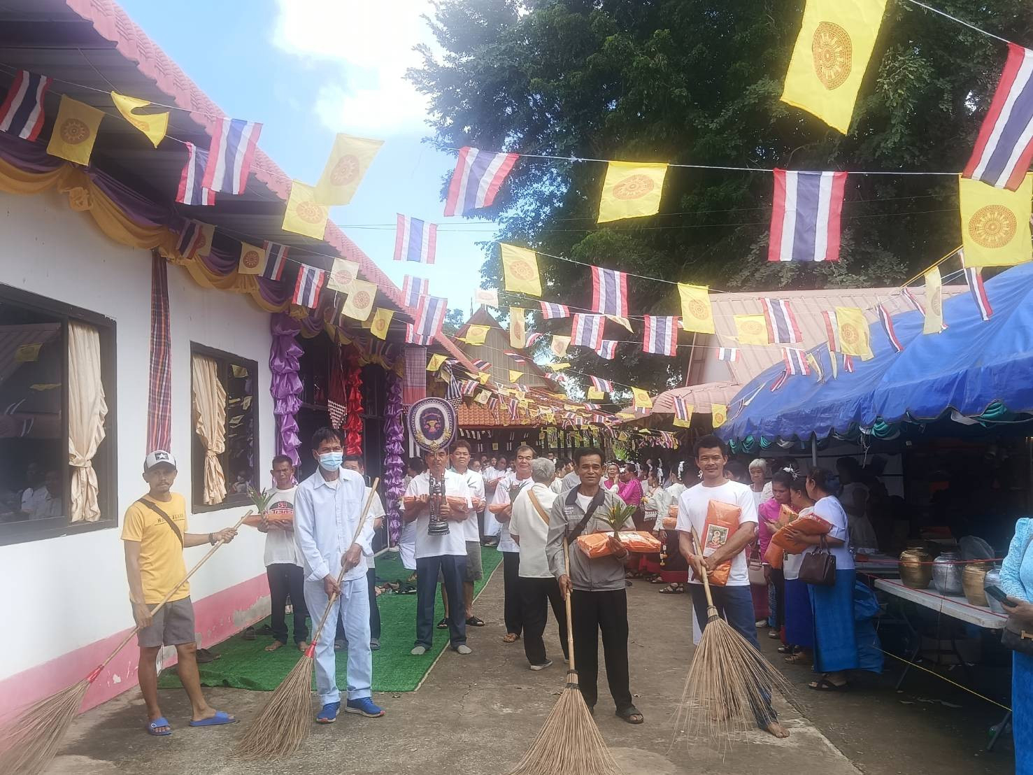 ภาพร่วมพิธีกรรมวัดโพธิ์สัย