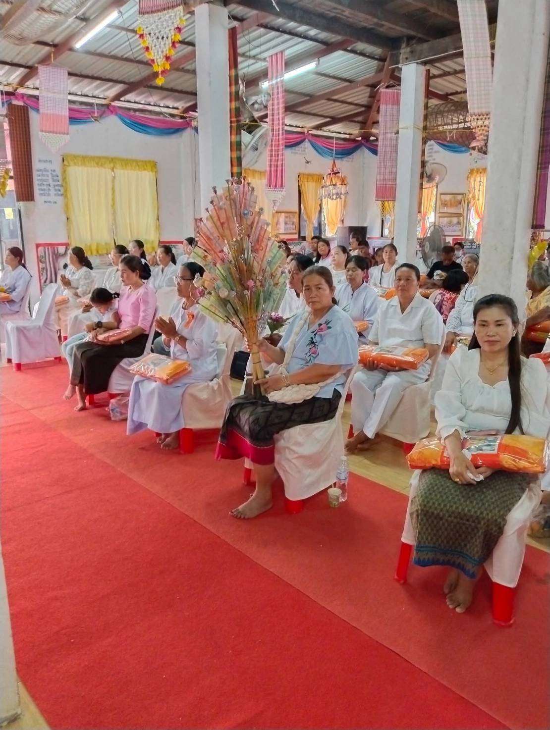 ภาพร่วมพิธีกรรมวัดโพธิ์สัย