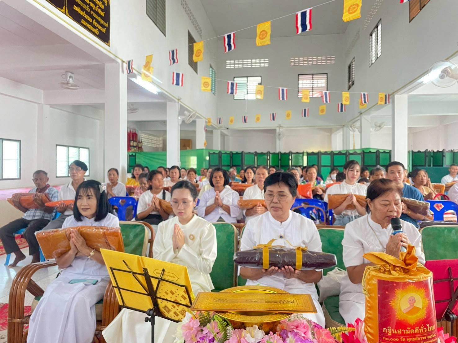 ภาพร่วมพิธีกรรมวัดพญาแล